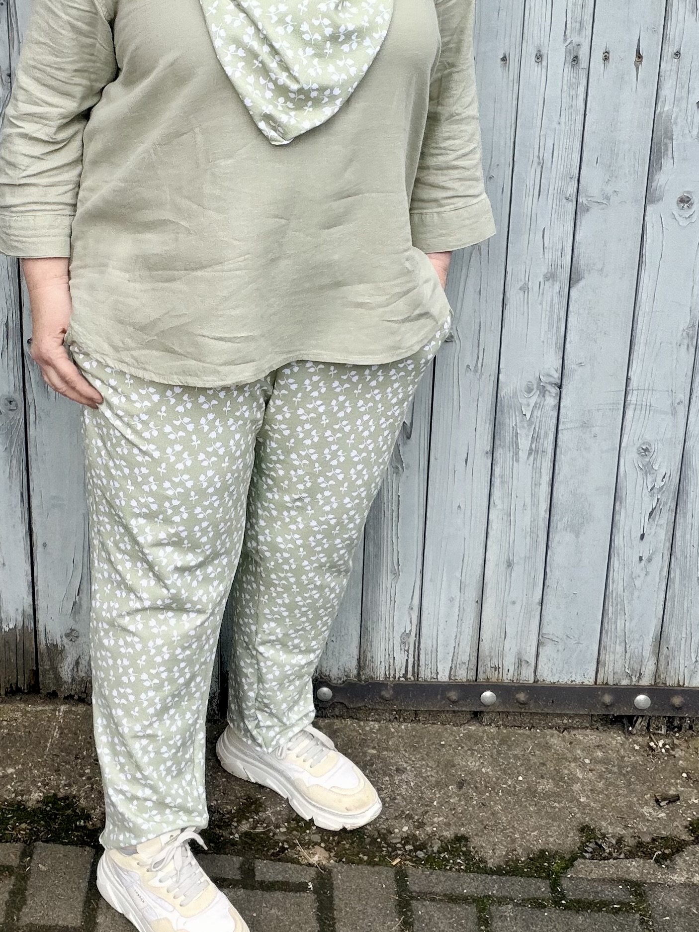 Bio Stoff  - Blumen Reigen grün