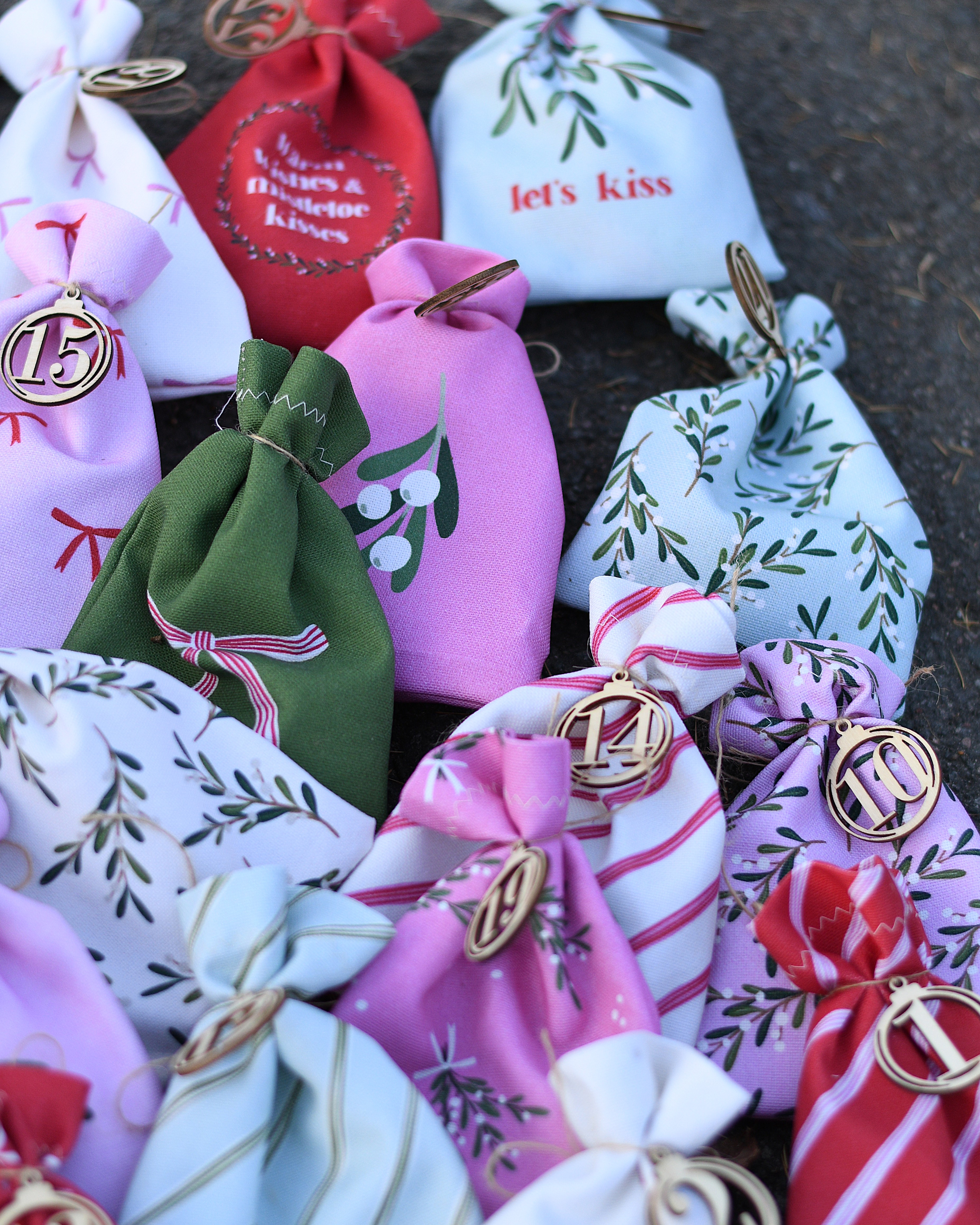 Bio Stoff - Adventskalender Weihnachtsschwaene 100cm Panel rot-grün