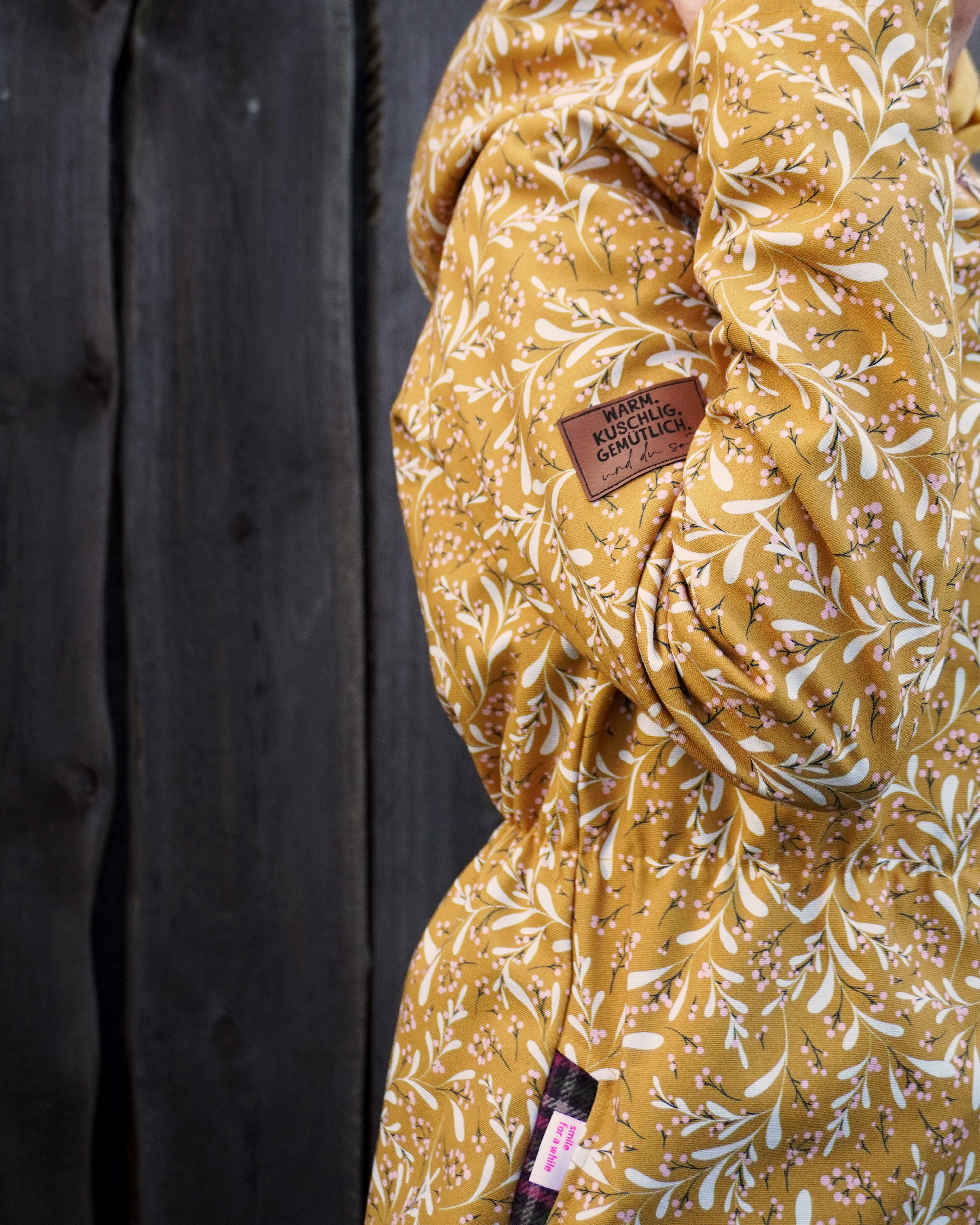 Organic Fabric - Mistletoes gold