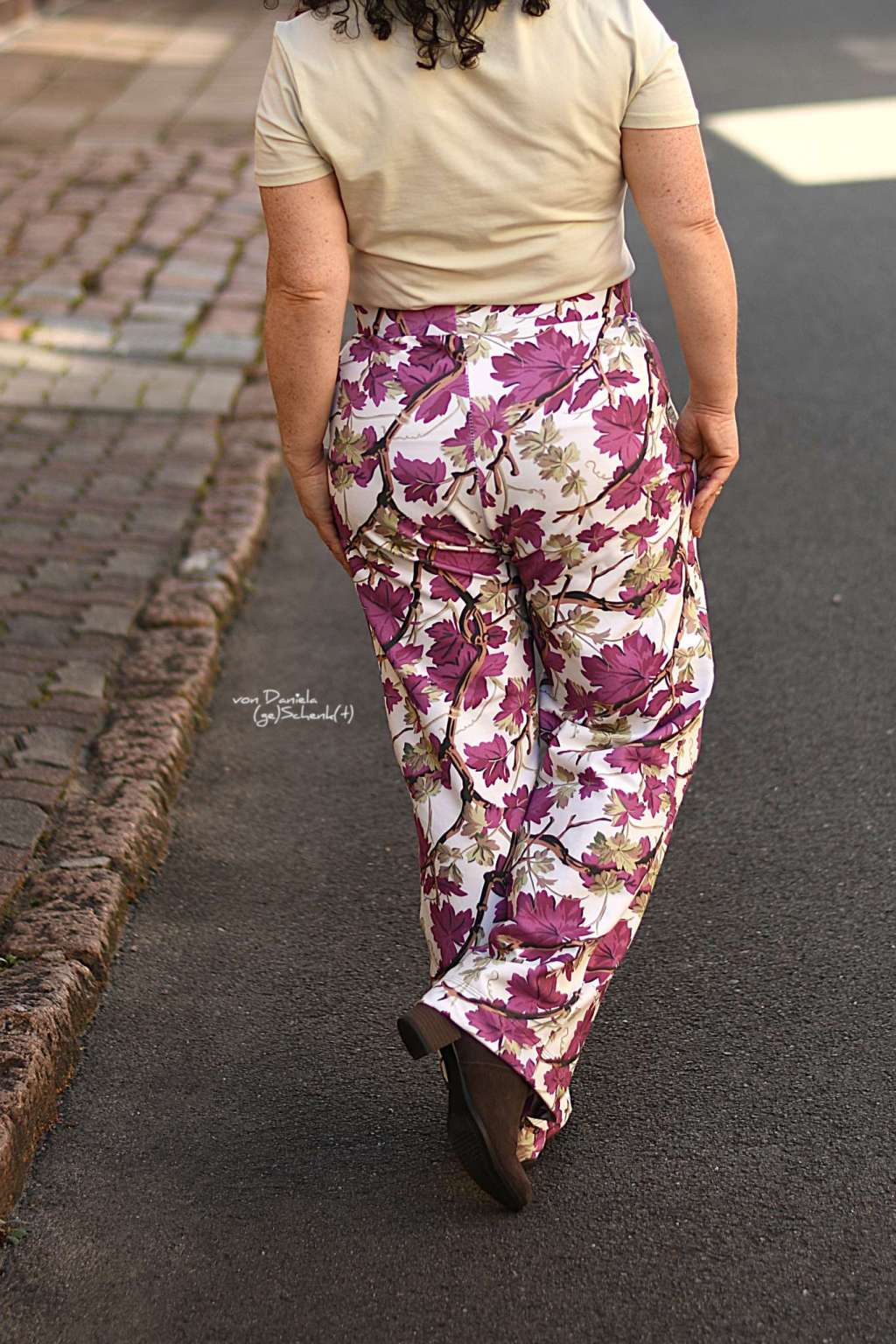 Bio Fabric - Kirbe Karo Bordeaux by Alexandra Weise in bordeaux