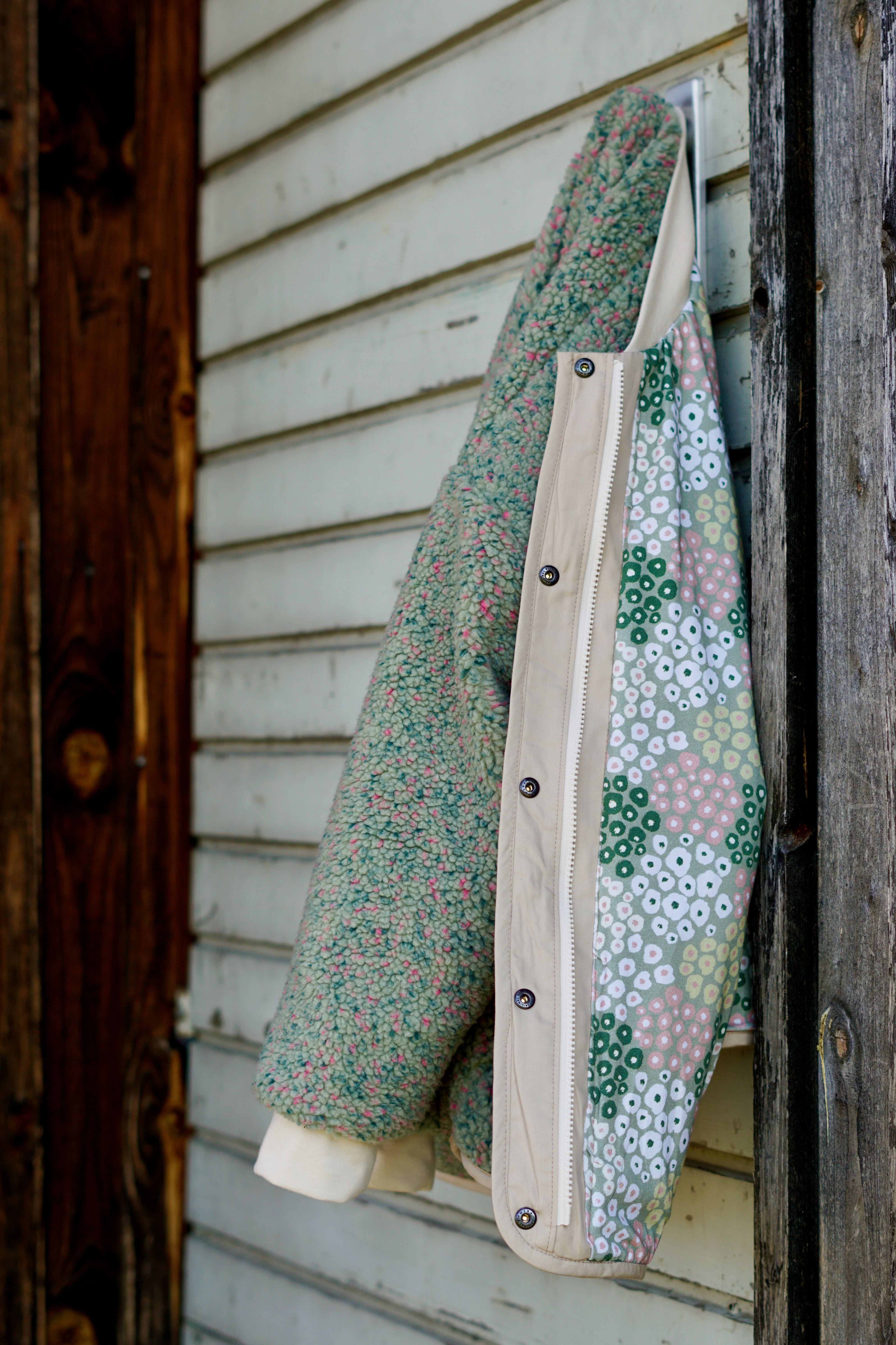 Bio Stoff  - Blumen Tupfen Feld grün