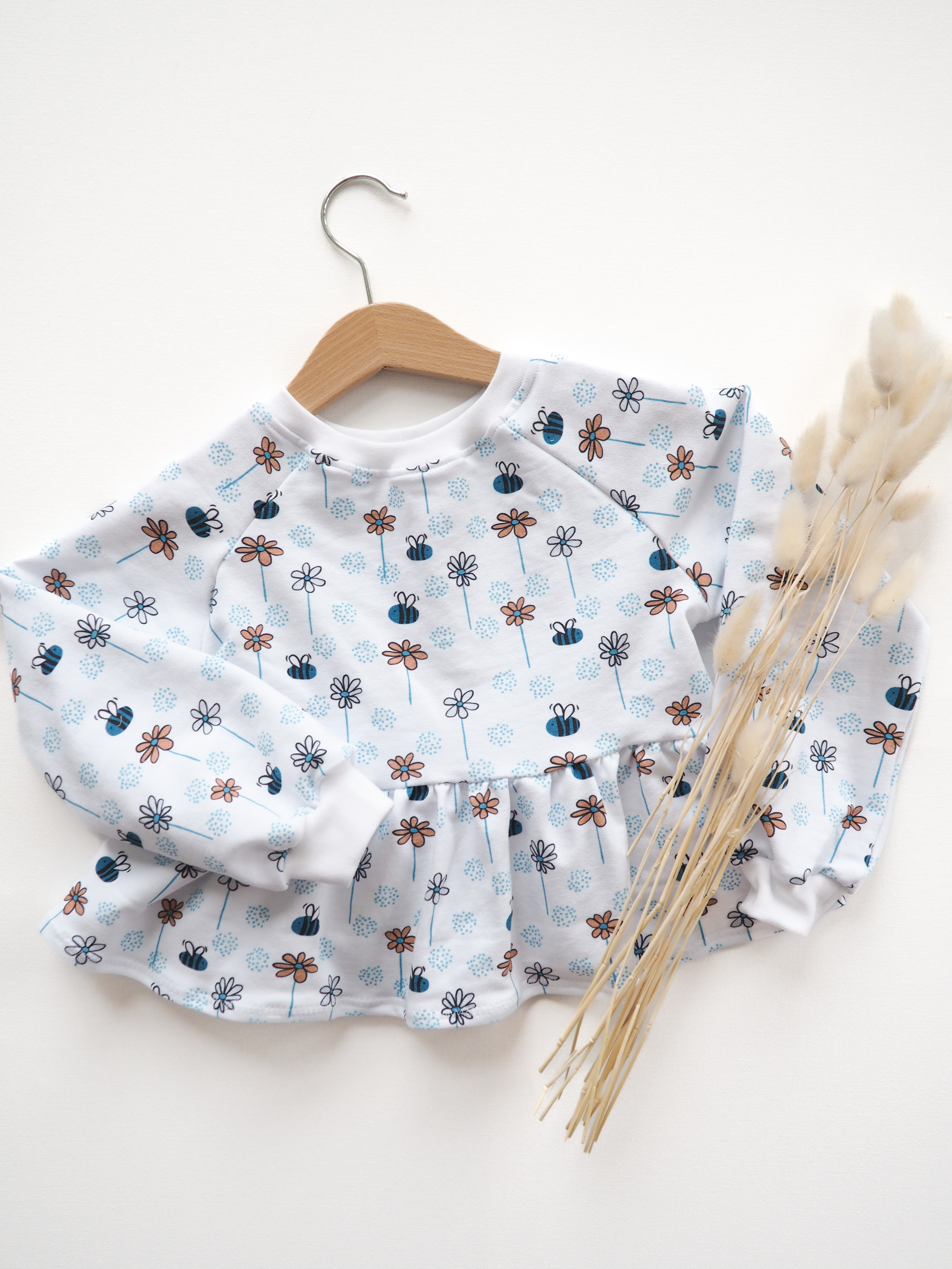 Bio Stoff  - Bienen in Blumen rosa