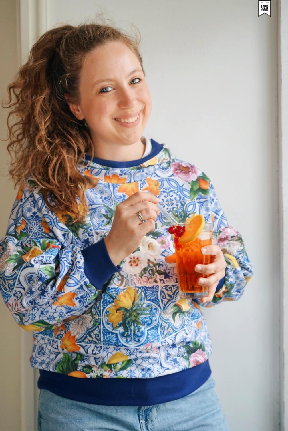 Bio Summersweat Stoff - Amalfi - LilleSelection, bunt, blau, Floral & Blumen, Obst & Gemüse, Frühling, Sommer, Breite 150 cm Bio Summersweat Stoff - Amalfi - LilleSelection, bunt, blau, Floral & Blumen, Obst & Gemüse, Frühling, Sommer, Breite 150 cm