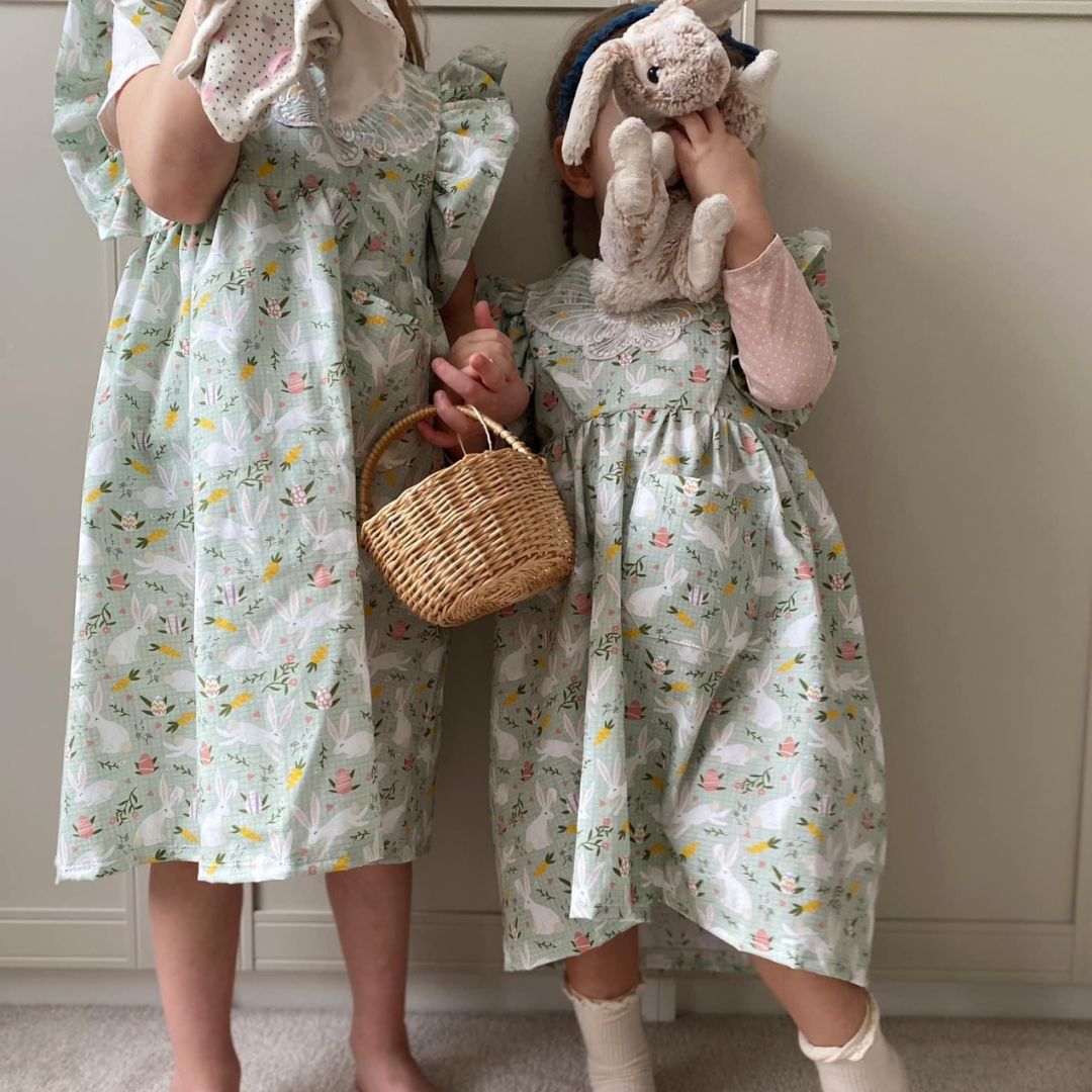 Bio Webware Stoff  -  Happy Bunnies  - PrettyLittlePigs, Tiere, Ostern, grün, 100% Bio-Baumwolle