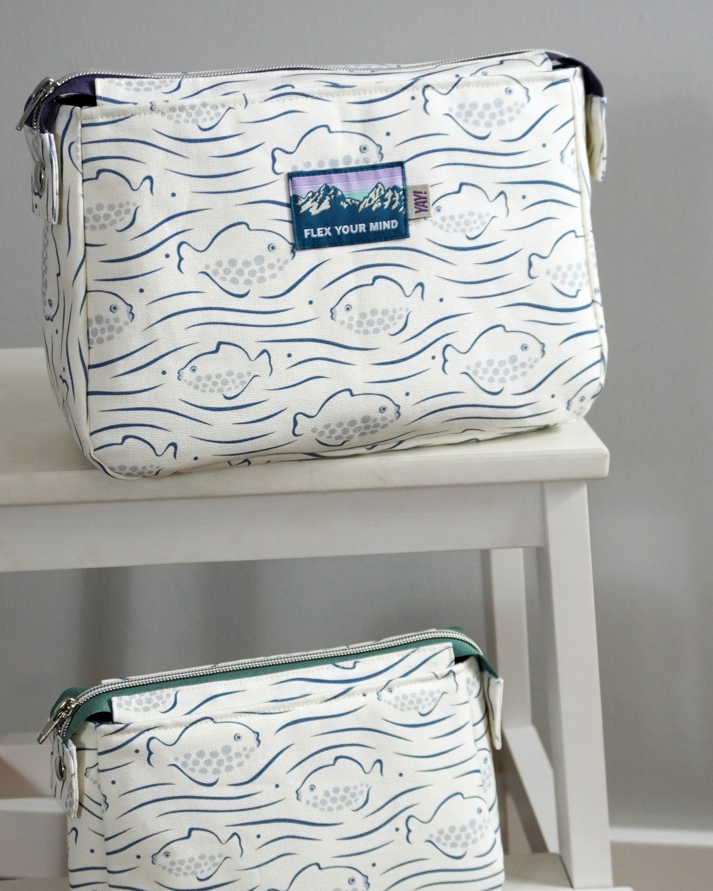 Organic fabric - Fische im Wellenspiel