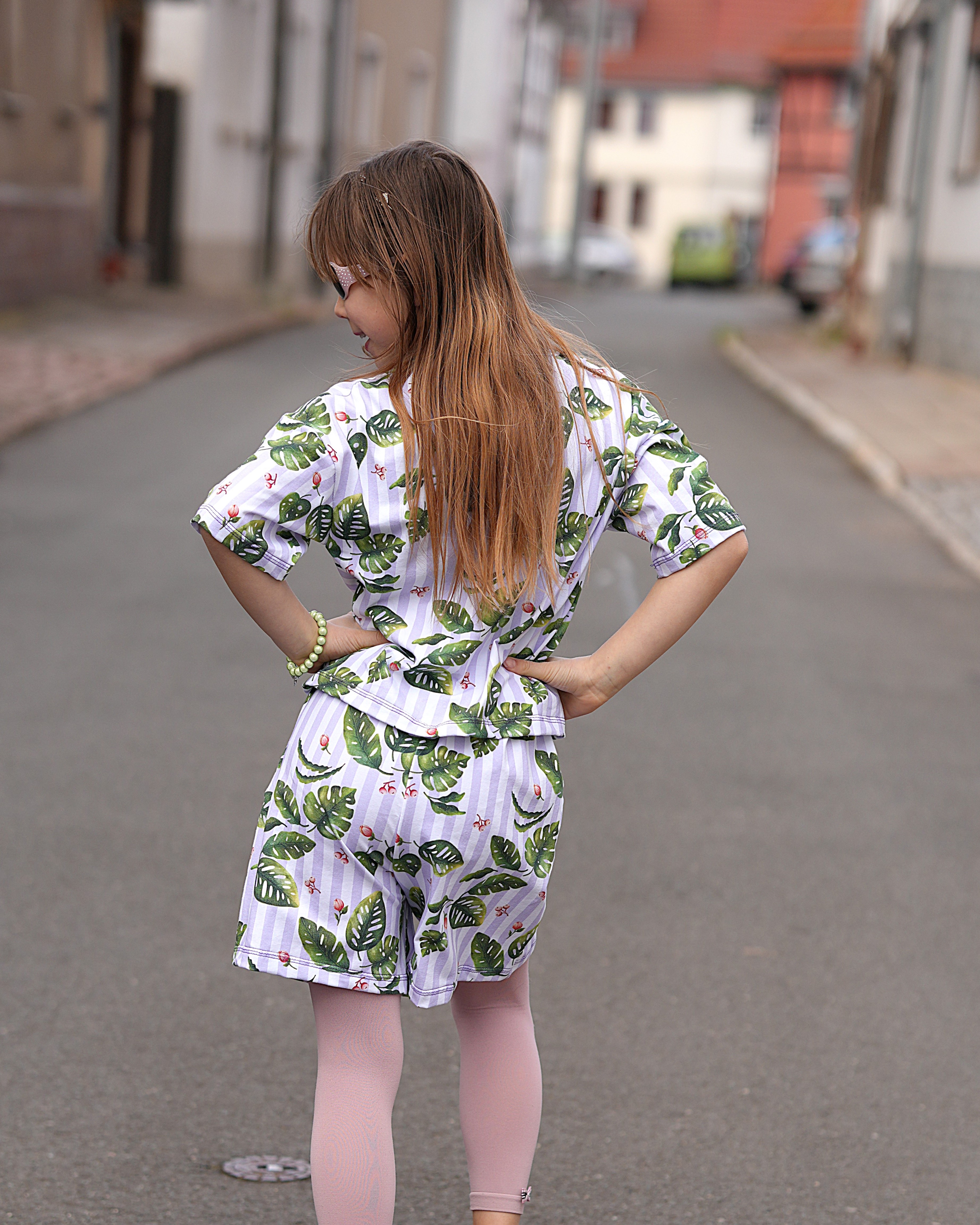 Bio Stoff  -  Blätter und Knospen Streifen lavendel