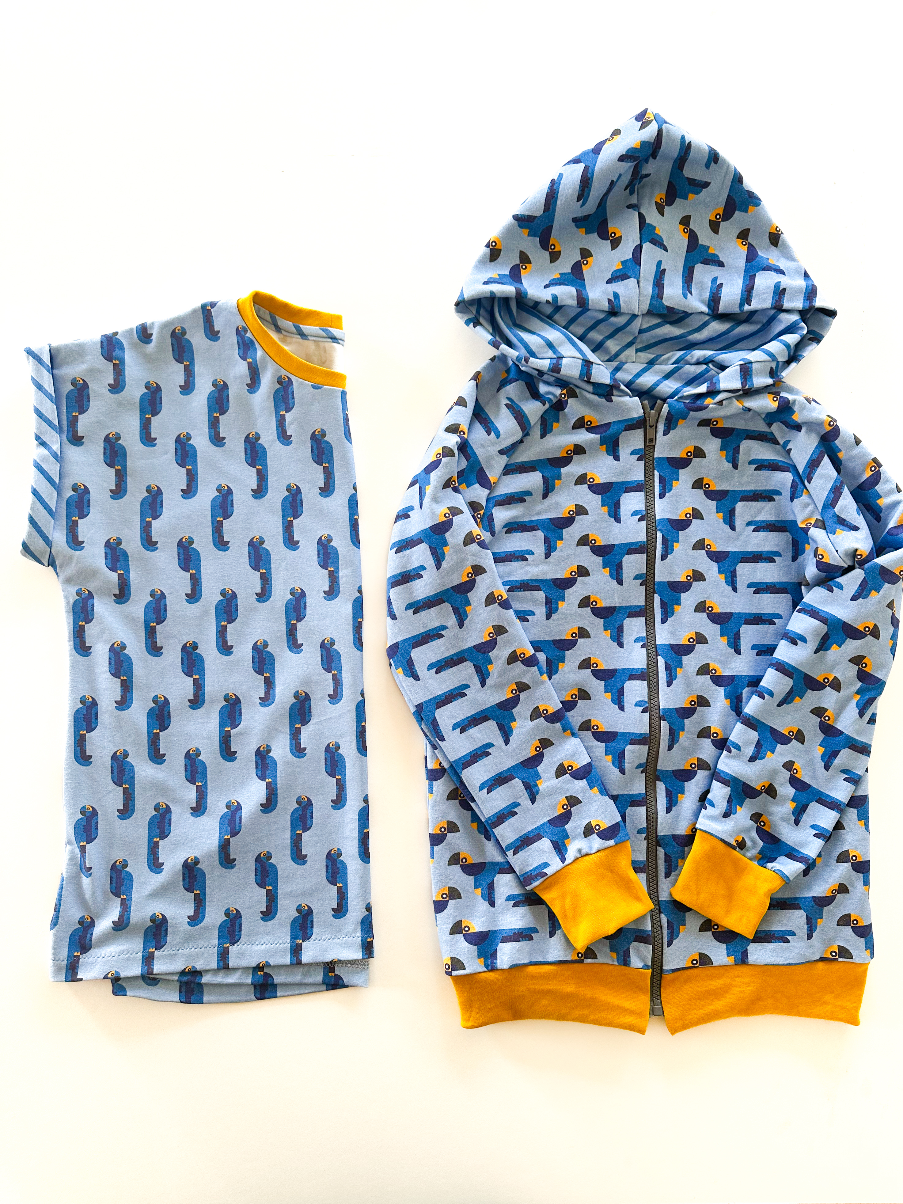 Organic Fabric - Geo Flight Papagei Ara fliegt