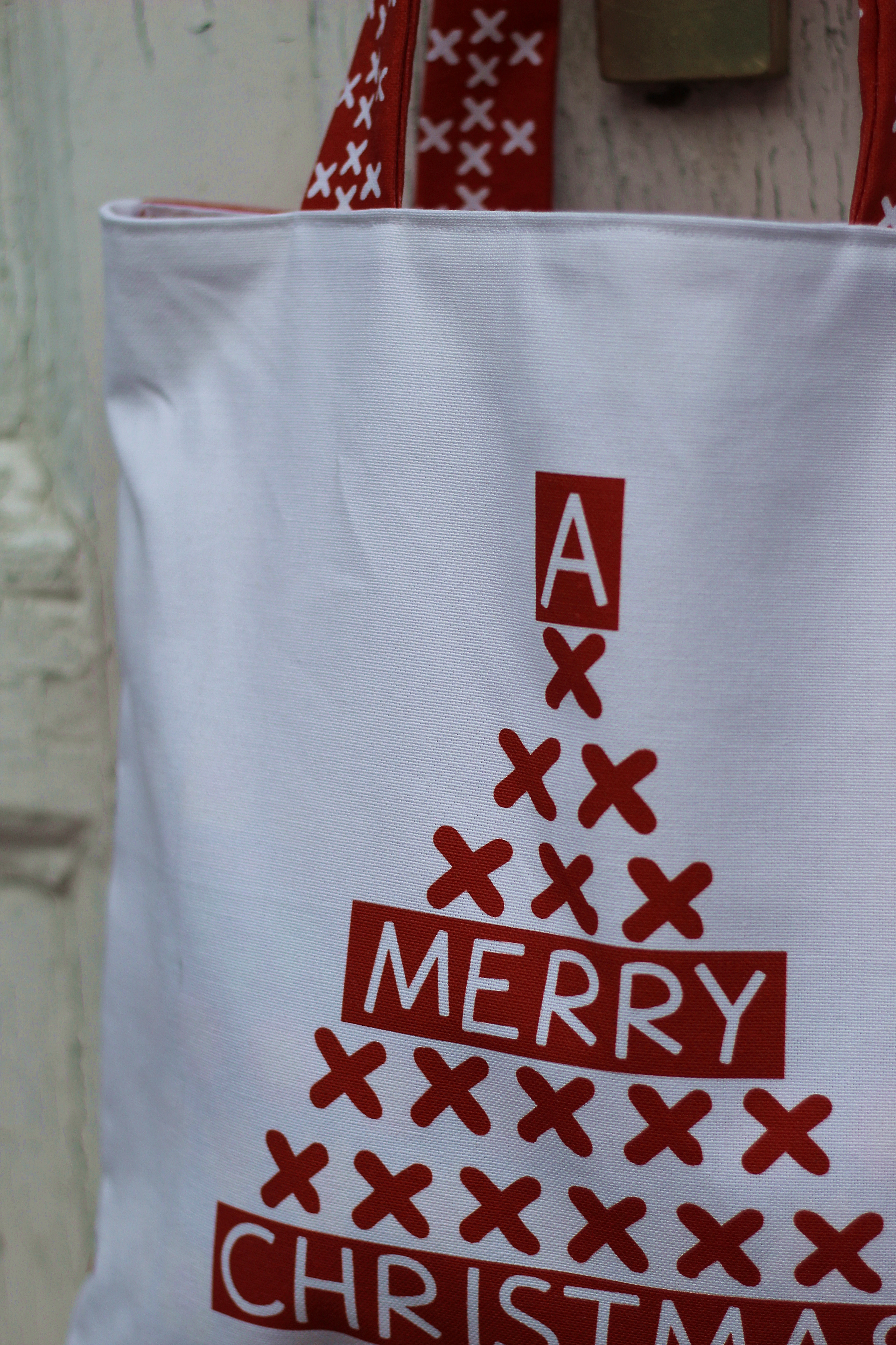 Bio Stoff - 50 cm Panel Geschenketasche Rot Kreuzstich von Andrea Muehlbauer in rot