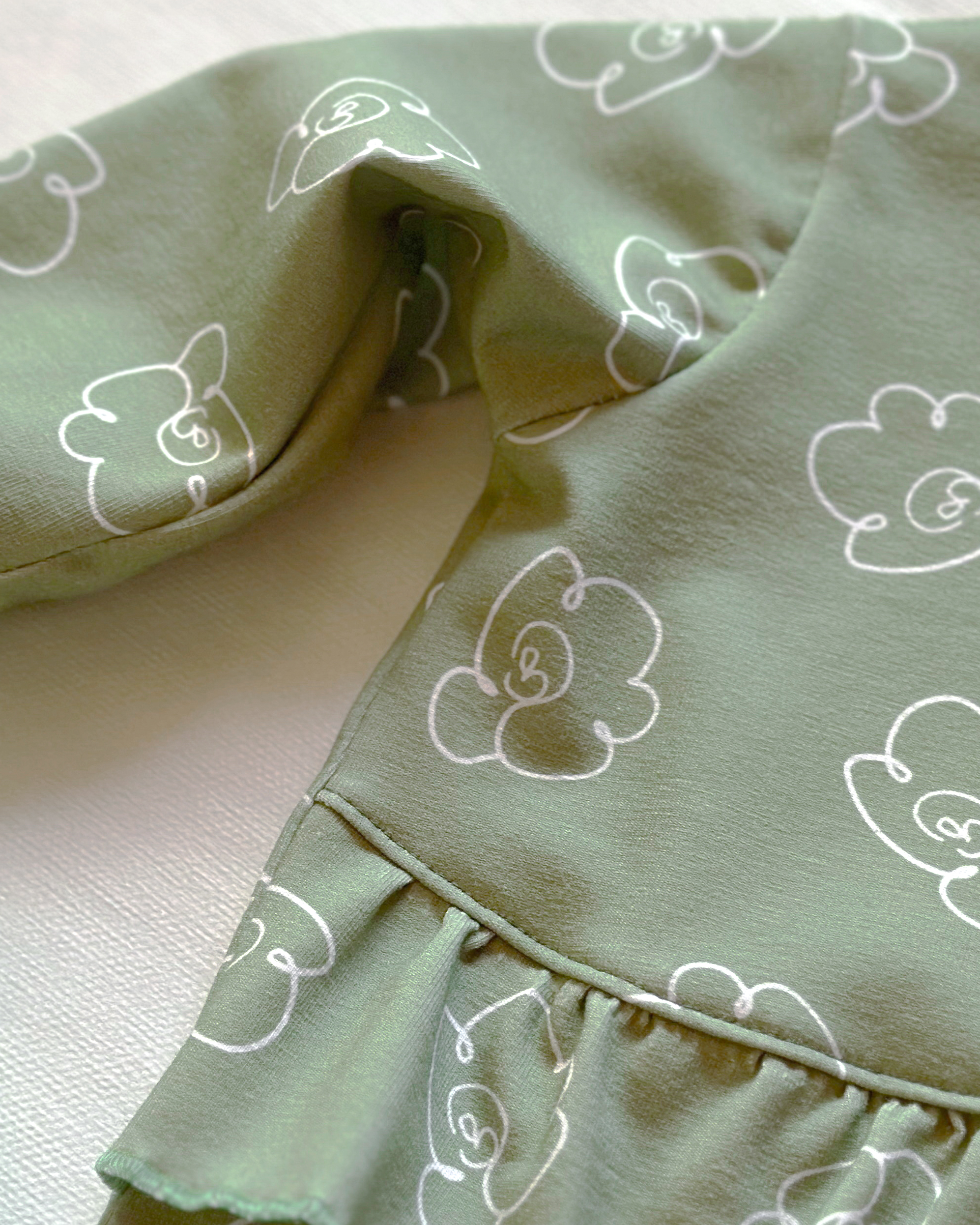 Bio Stoff  - Comic Flowers grün, klein