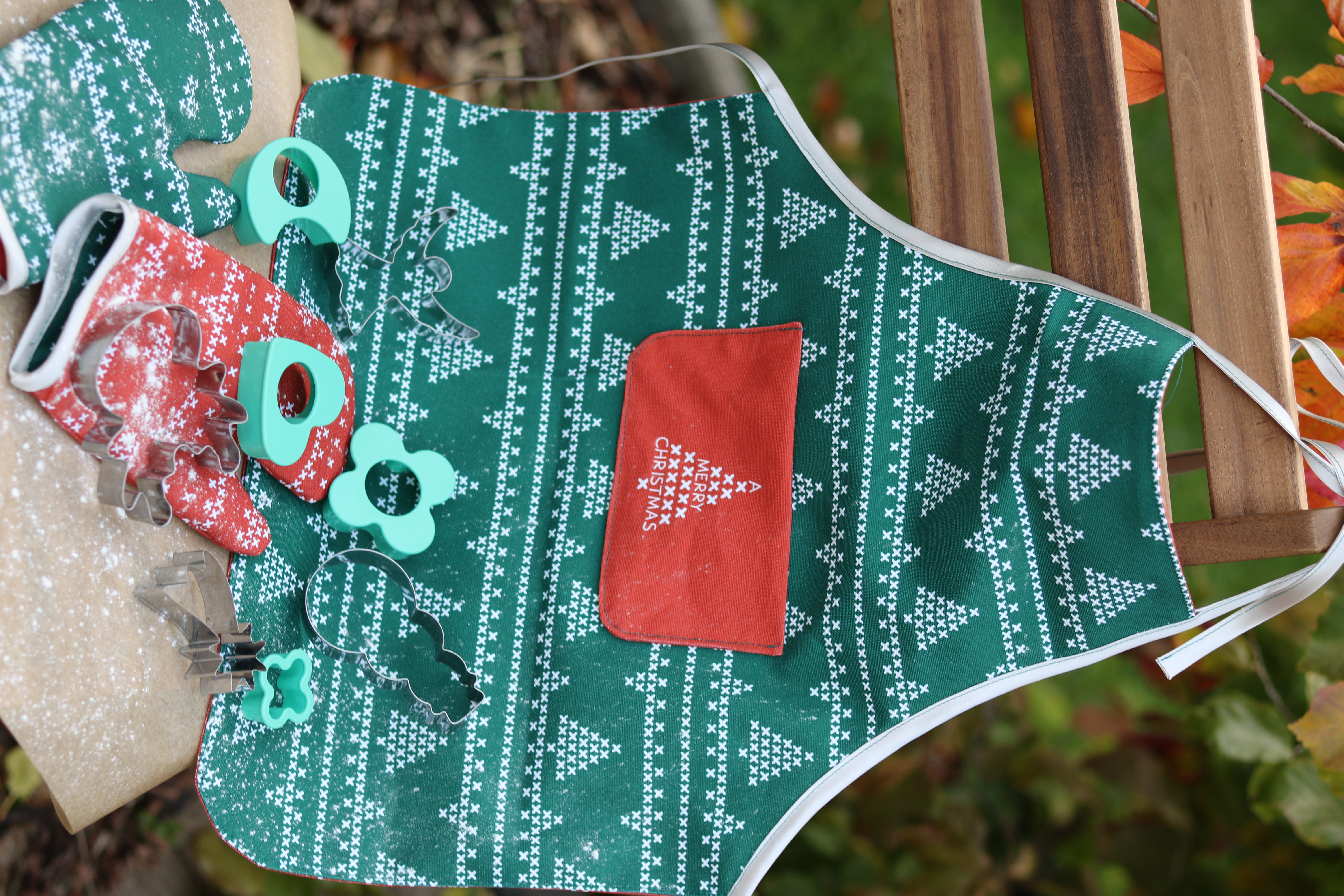 Bio Stoff - 50 cm Panel Kinder Backschürze Mit Handschuhen Rot von Andrea Muehlbauer