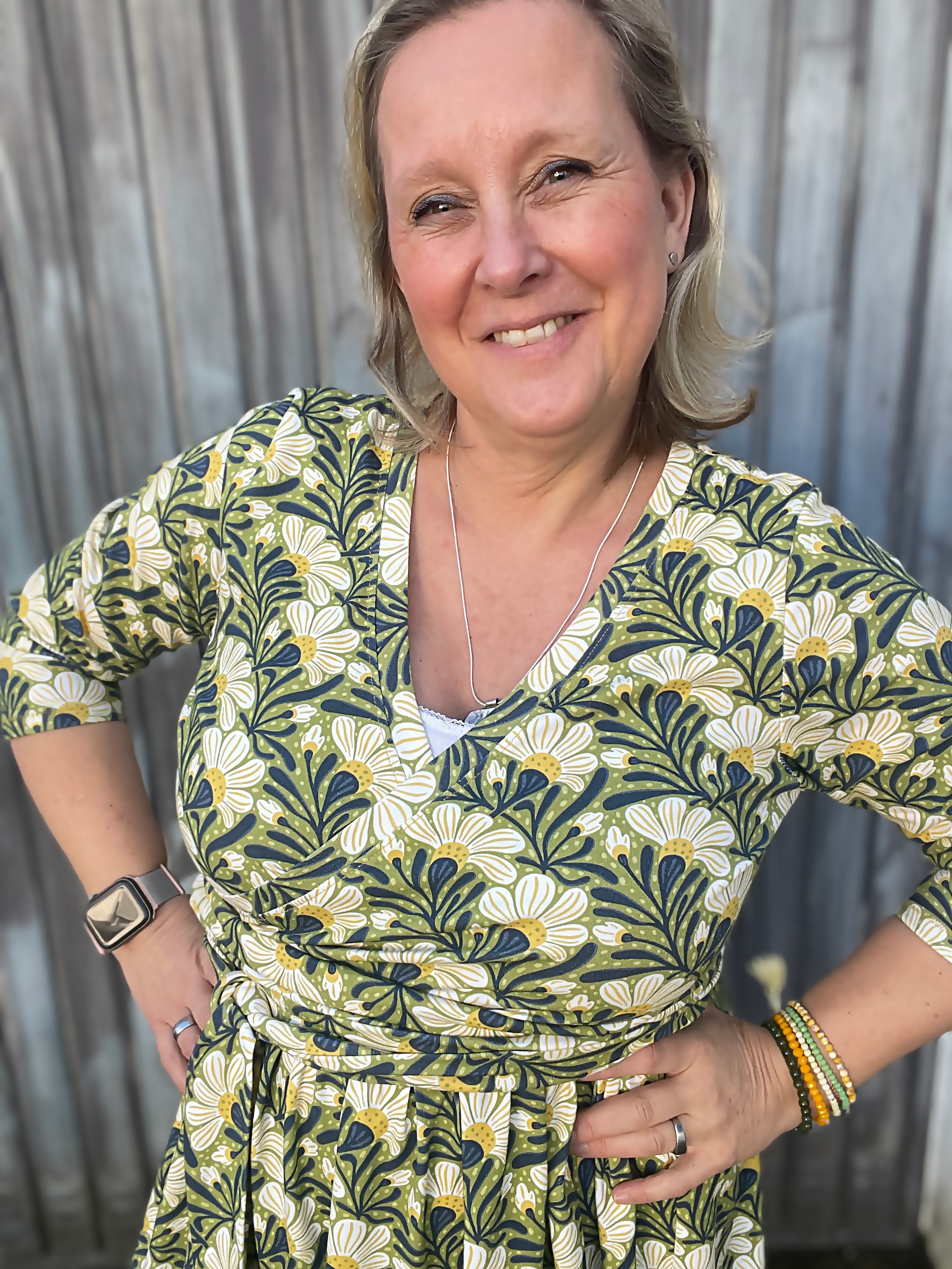 Bio Stoff - Morgenlicht Blumenranke dunkelblau