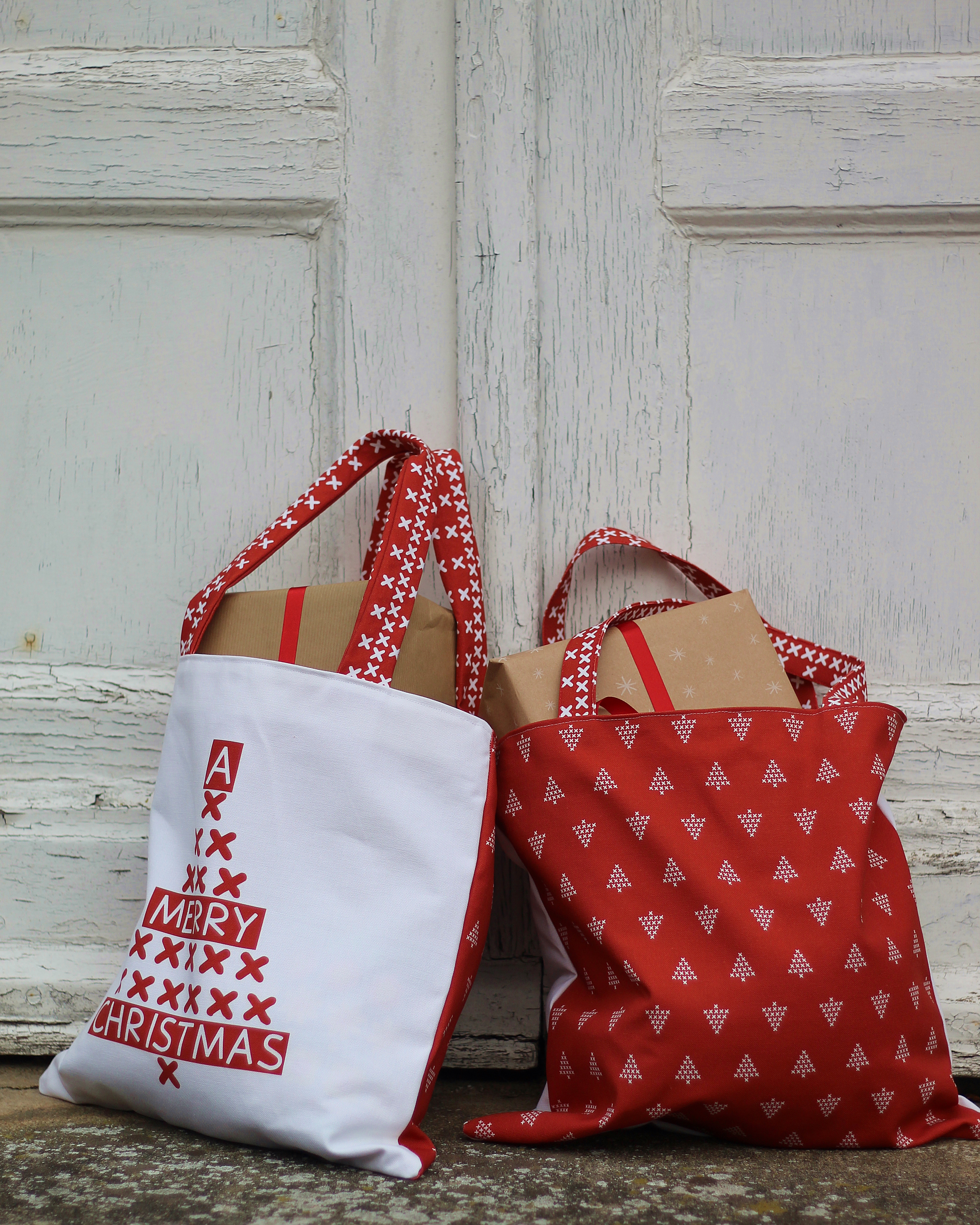 Bio Stoff - 50 cm Panel Geschenketasche Rot Kreuzstich von Andrea Muehlbauer in rot