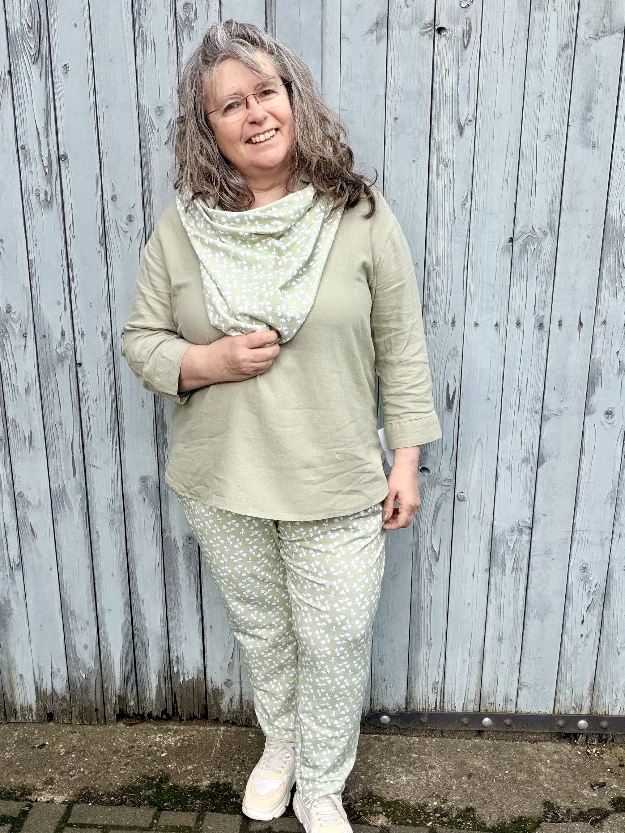 Bio Stoff  - Blumen Reigen grün