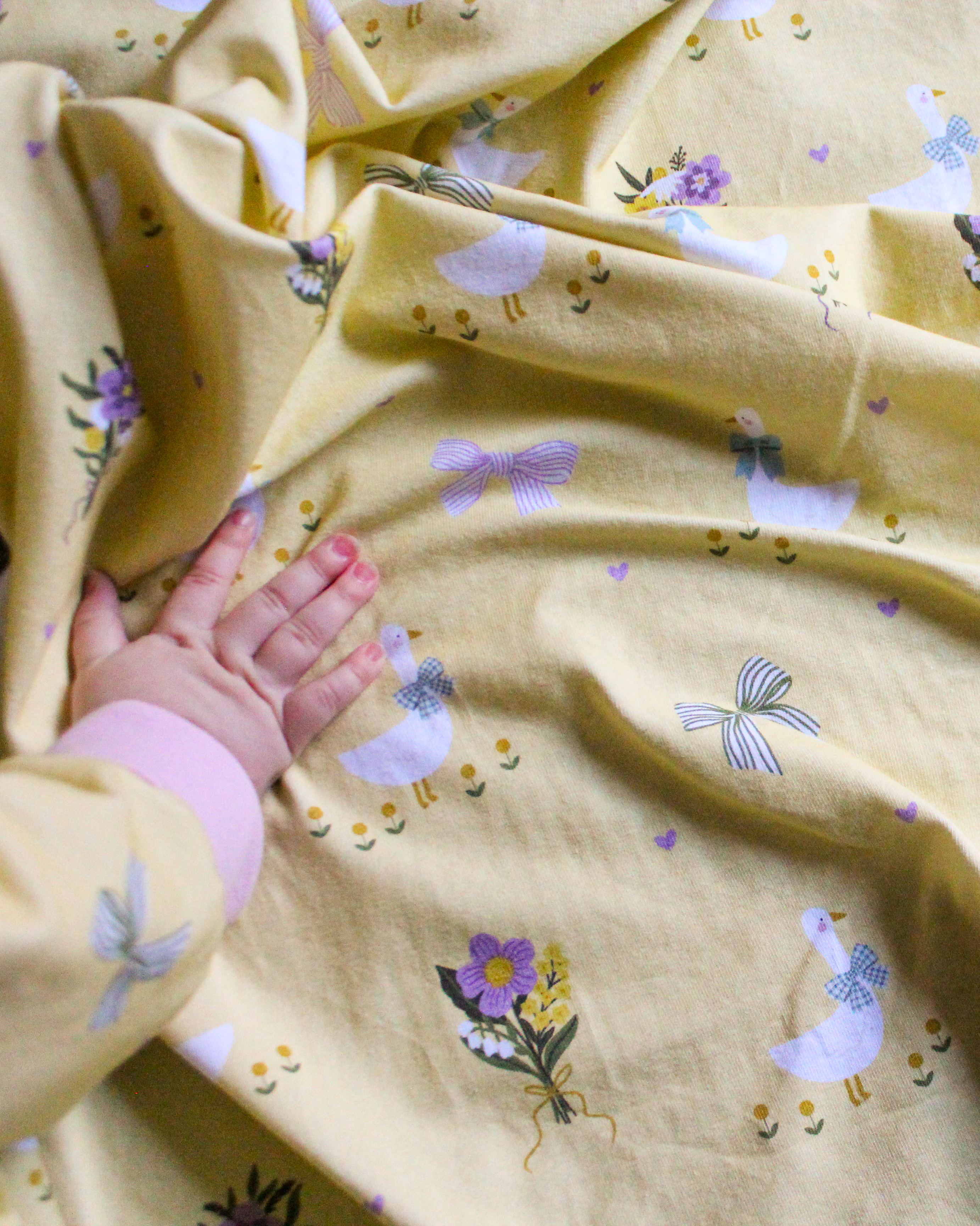 Organic fabric - Gänse und Blümchen yellow