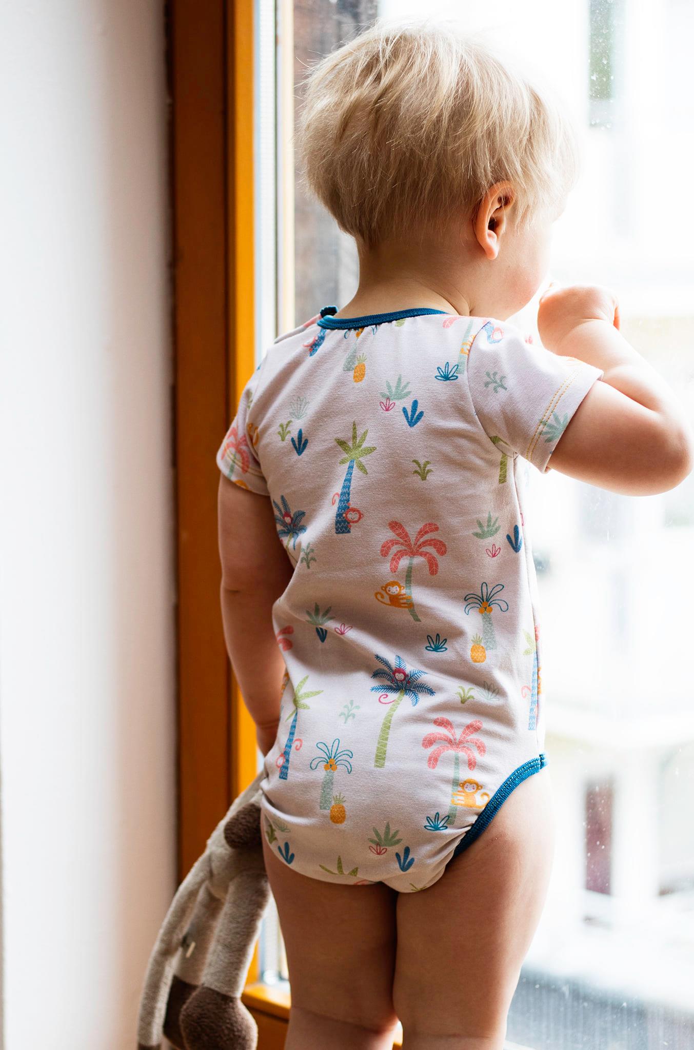 Bio Webware Stoff - Hide And Seek Monkeys - PetraCoumans, Bäume & Palmen, Tiere, creme, 100% Bio-Baumwolle Bio Webware Stoff - Hide And Seek Monkeys - PetraCoumans, Bäume & Palmen, Tiere, creme, 100% Bio-Baumwolle
