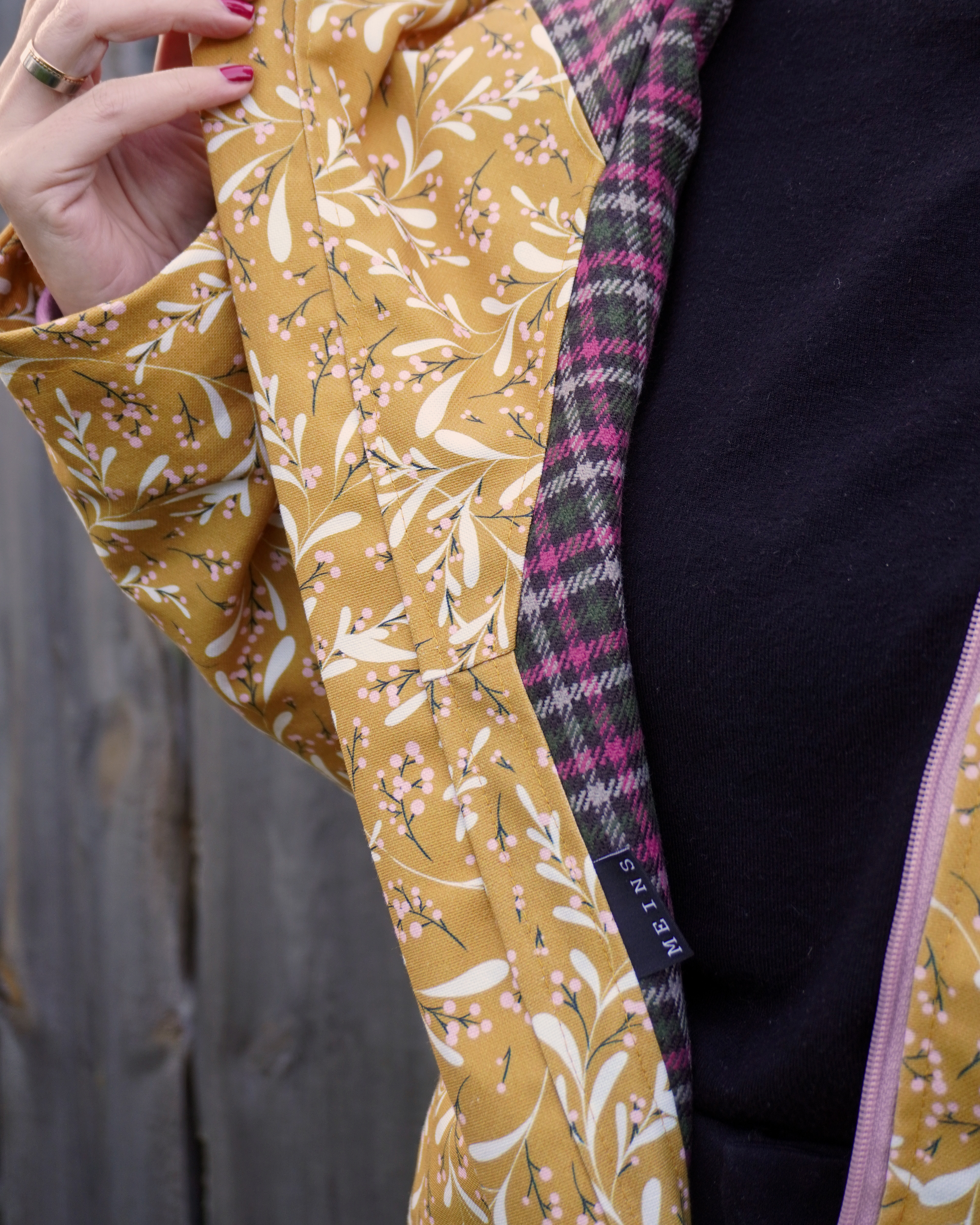 Organic Fabric - Mistletoes gold