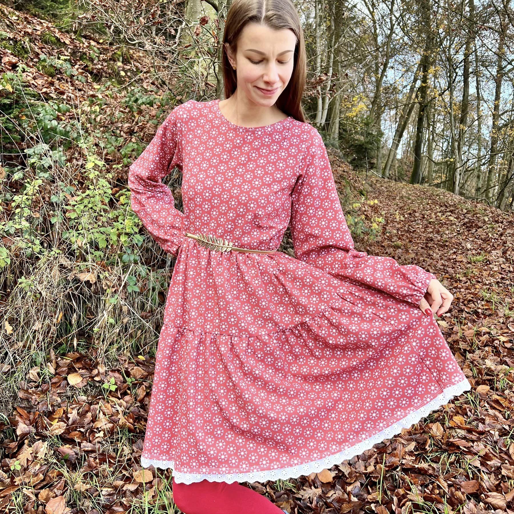 Scuba Stoff - Schneeflocke - LisaSanders, rot, Breite 150 cm Scuba Stoff - Schneeflocke - LisaSanders, rot, Breite 150 cm