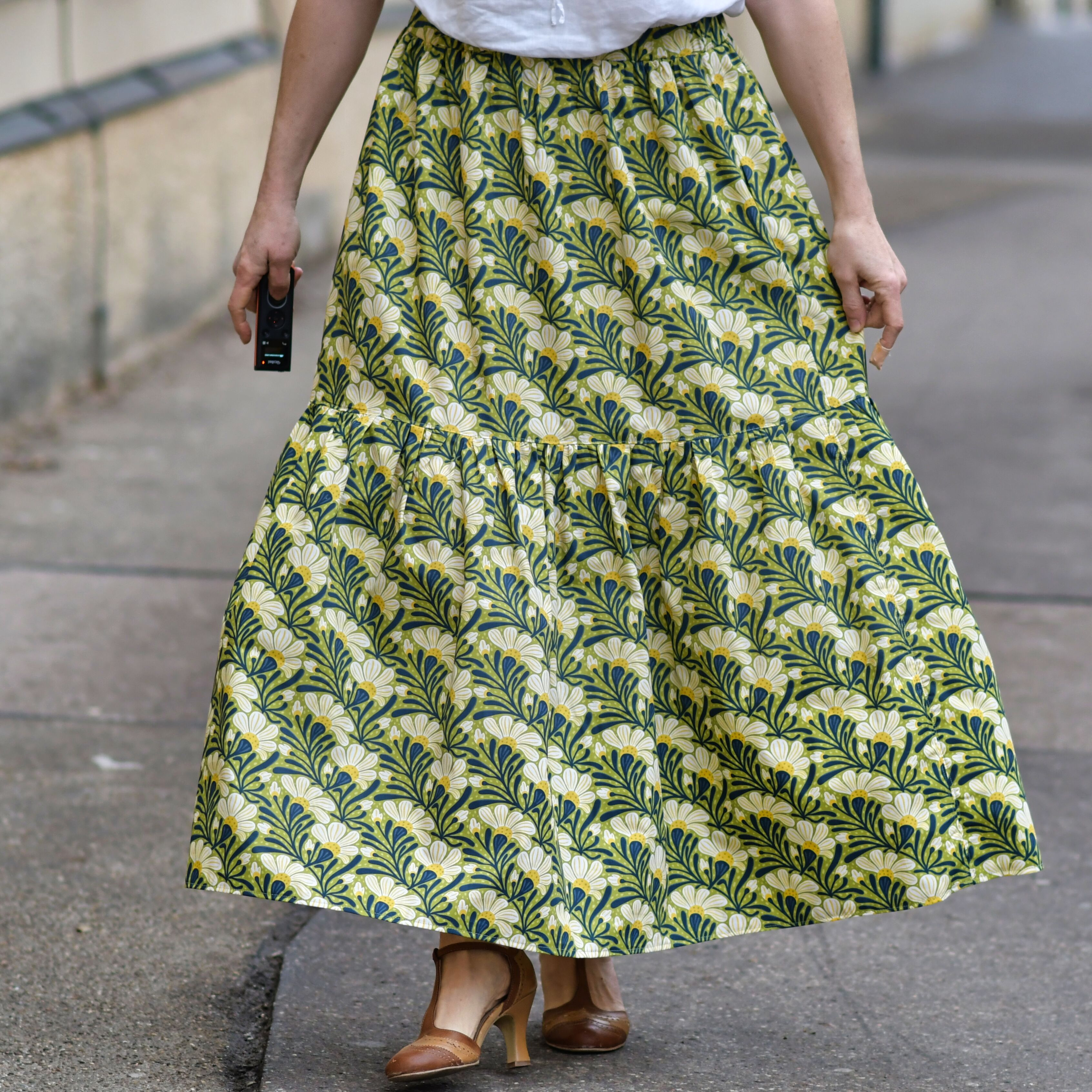 Bio Stoff - Morgenlicht Blumenranke dunkelblau