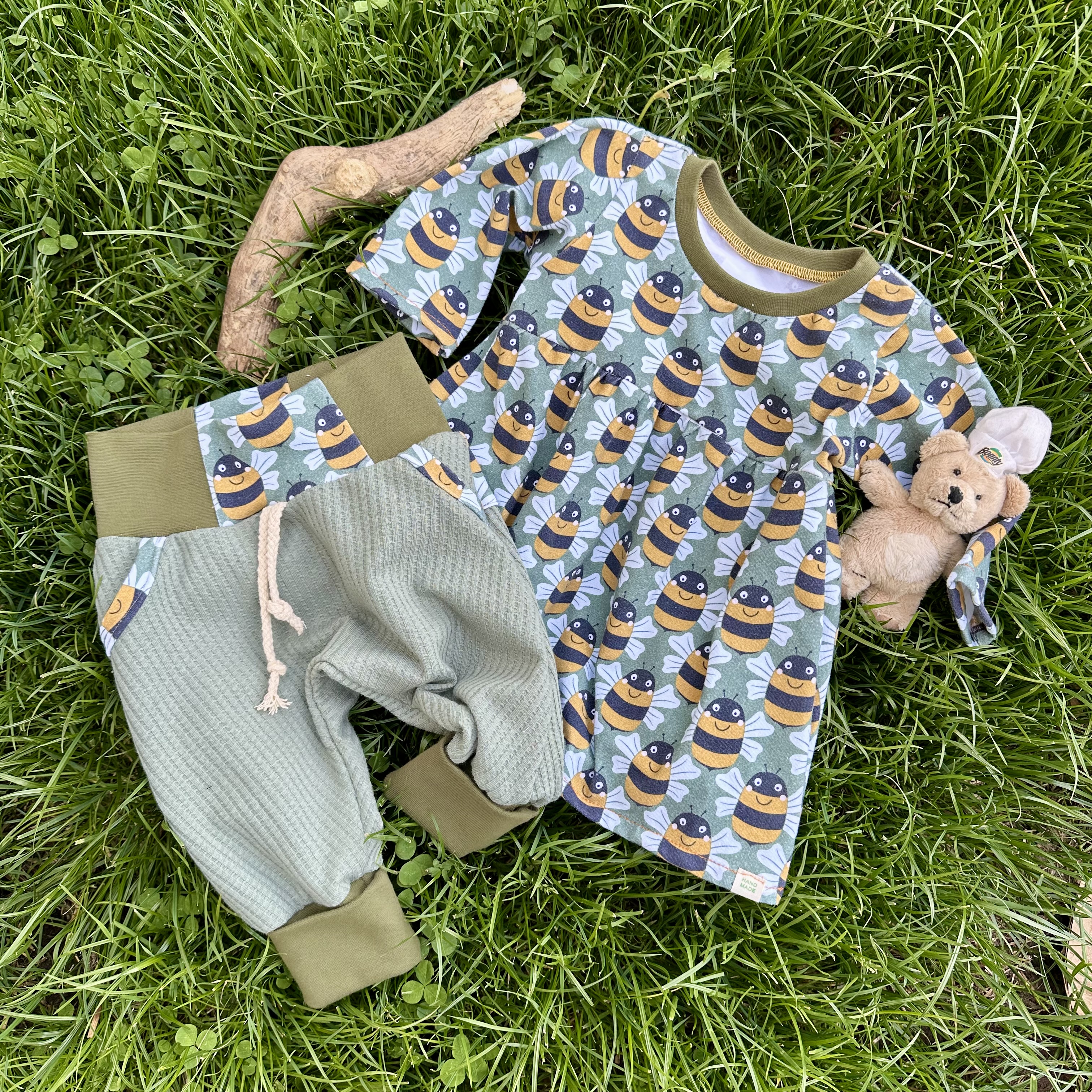 Bio Fabric - Summ And Hops Bumblebee Pink by Sanne Paul in pink