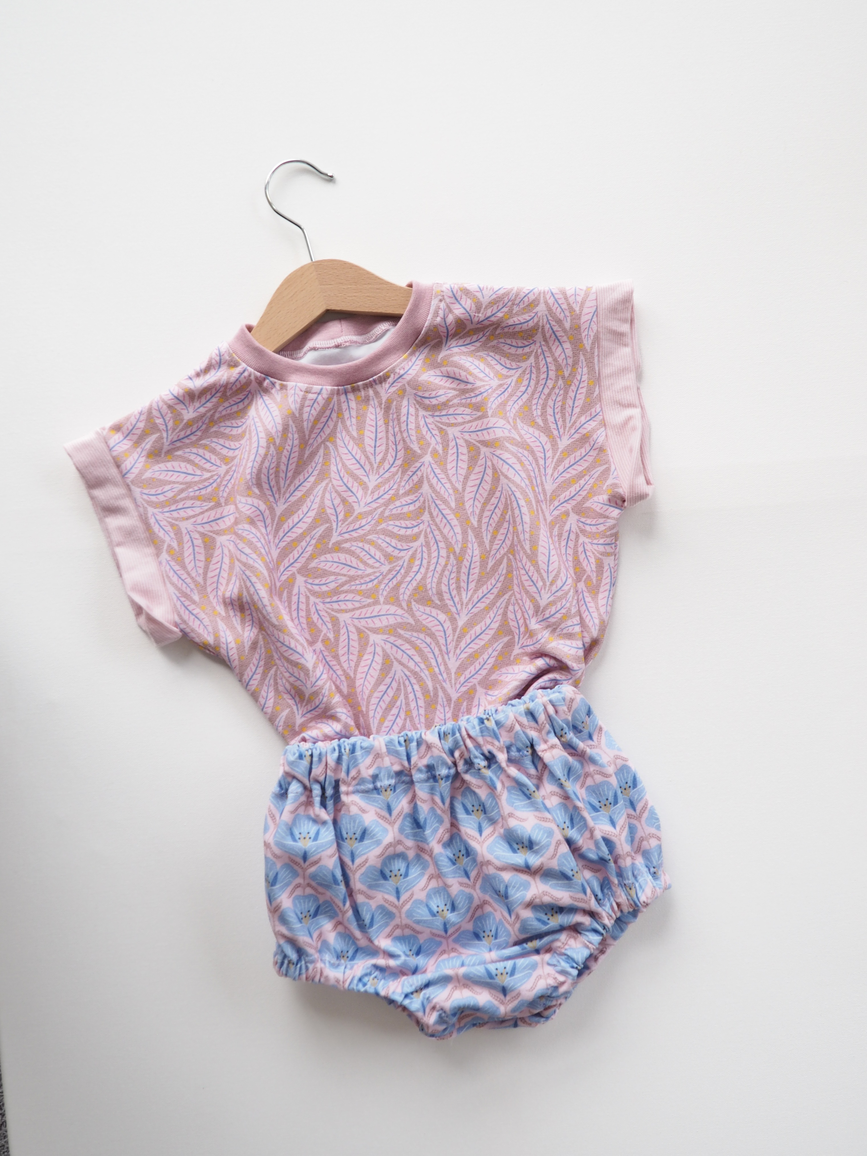 Bio Stoff  - Preppy Spring Flowing Leaves braun