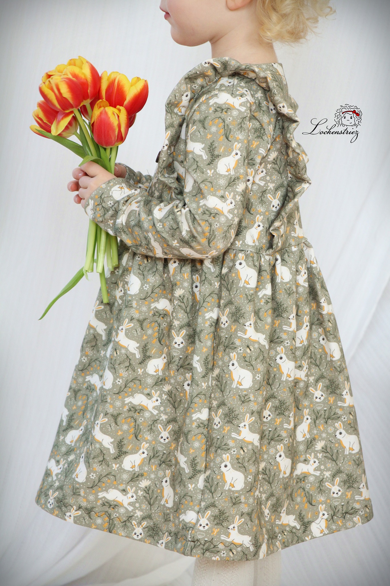 Bio Webware Stoff  -  Happy Bunnies  - PrettyLittlePigs, Tiere, Ostern, gelb, schwarz, 100% Bio-Baumwolle