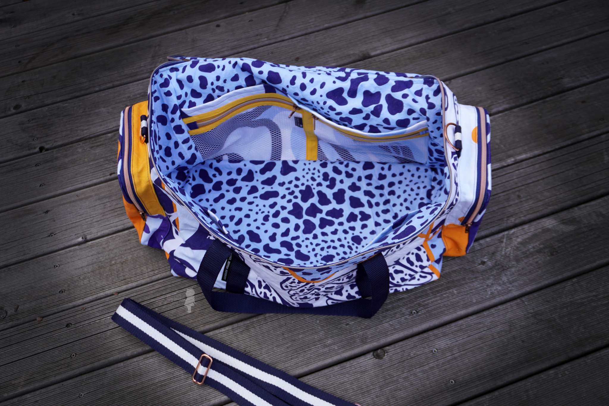 Bio Stoff - Wild Pattern Animalprint Blau von Daniela Bonn in blau
