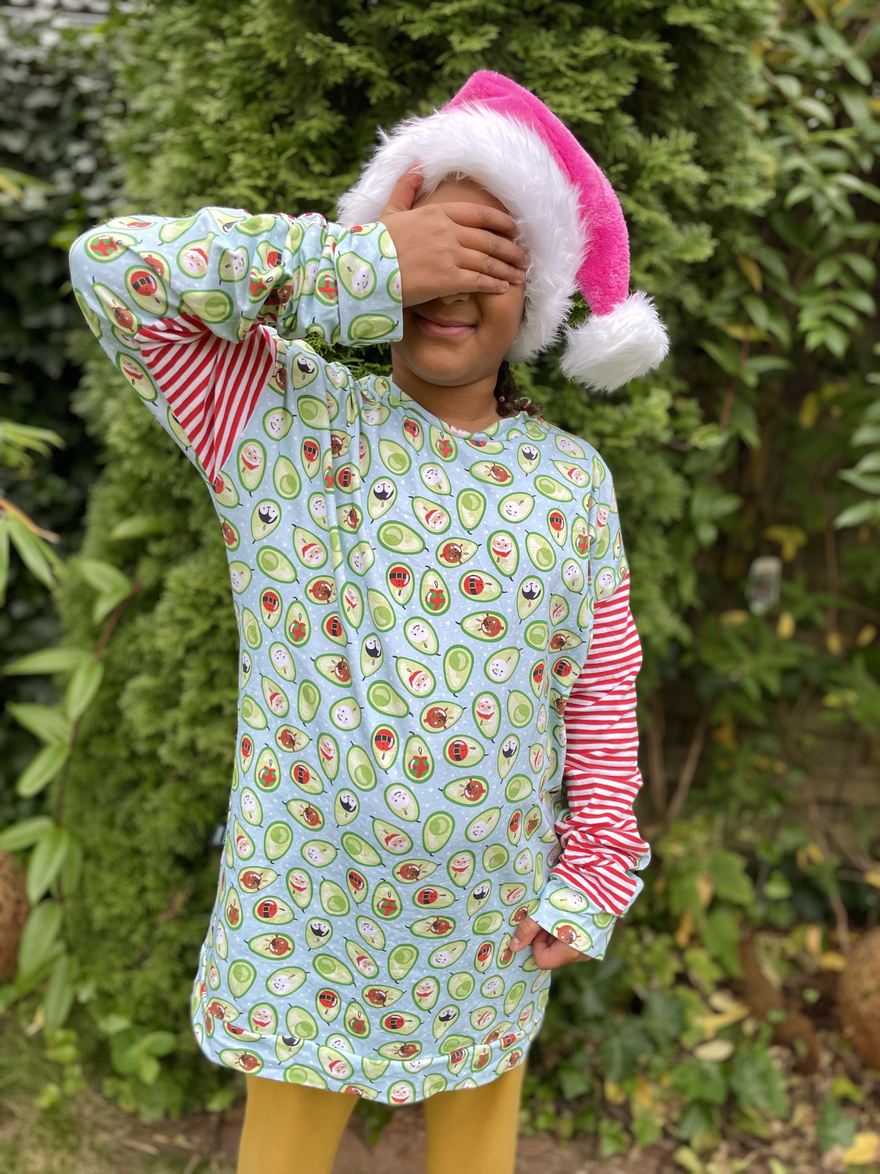 Scuba Stoff  - Bunter Winterspaß Avocado Grün - SannePaul, Obst & Gemüse, Winter, grün Breite 150 cm