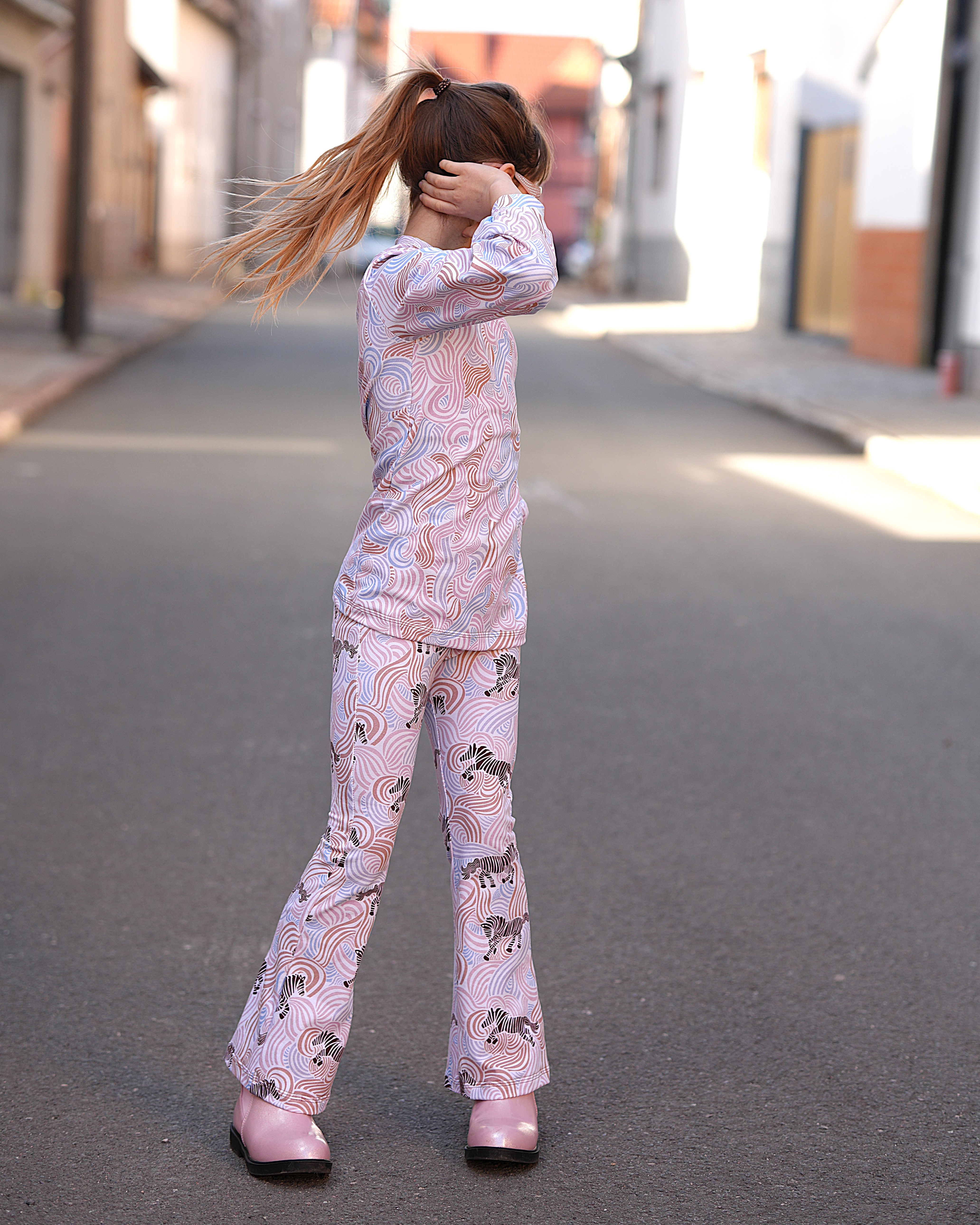 Scuba Stoff  -  Zebras salbei, karamell