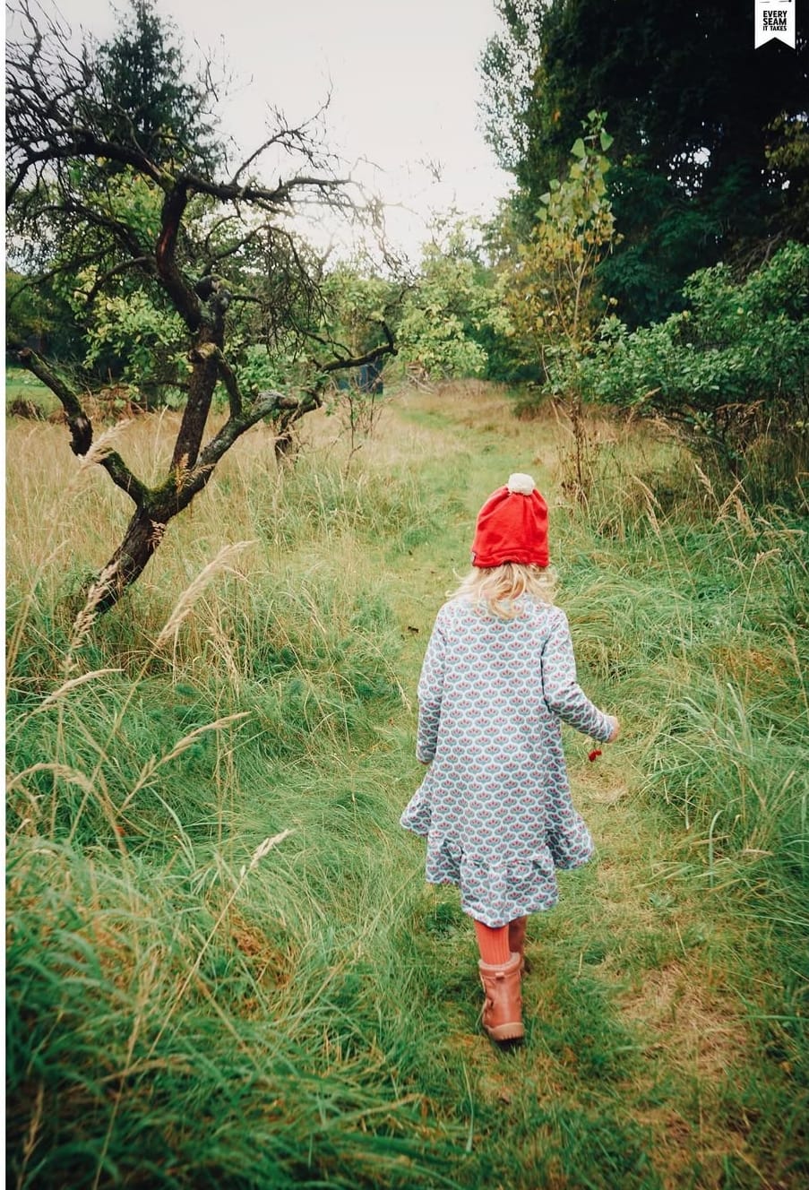 Bio Jersey Stoff  -  Hagebuttenliebe rauchblau  - LisaSanders, blau, Floral & Blumen, Ornamente, Breite 150 cm