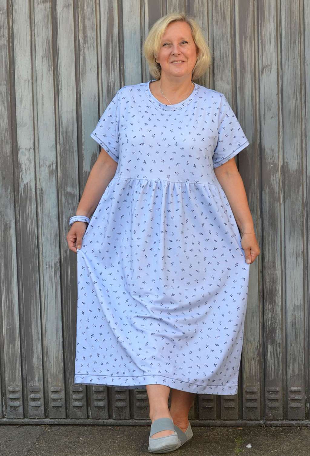 Bio Stoff - Gluehwuermchen Blaetter Blau von Deinki in blau Bio Stoff - Gluehwuermchen Blaetter Blau von Deinki in blau