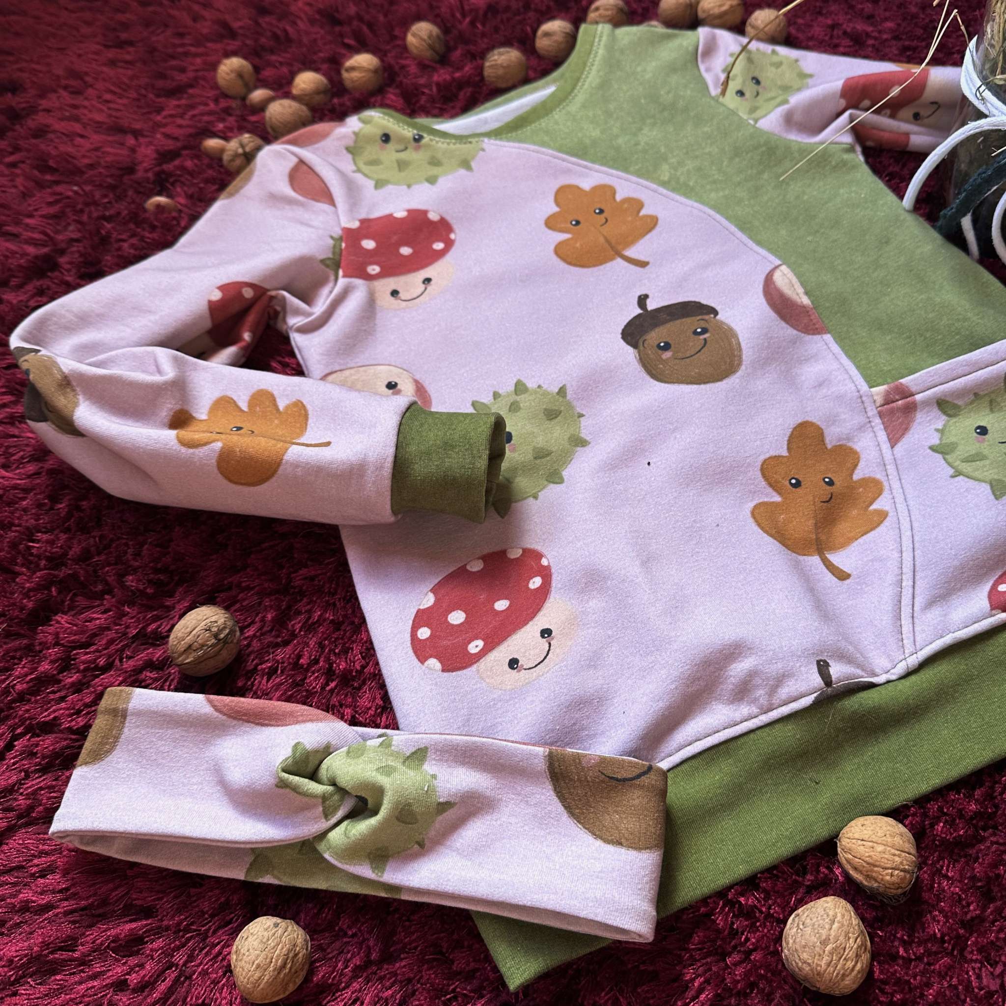 Bio Stoff - Autumn Fruits Green Large by Benito and Maus Illustrations in green Bio Stoff - Autumn Fruits Green Large by Benito and Maus Illustrations in green