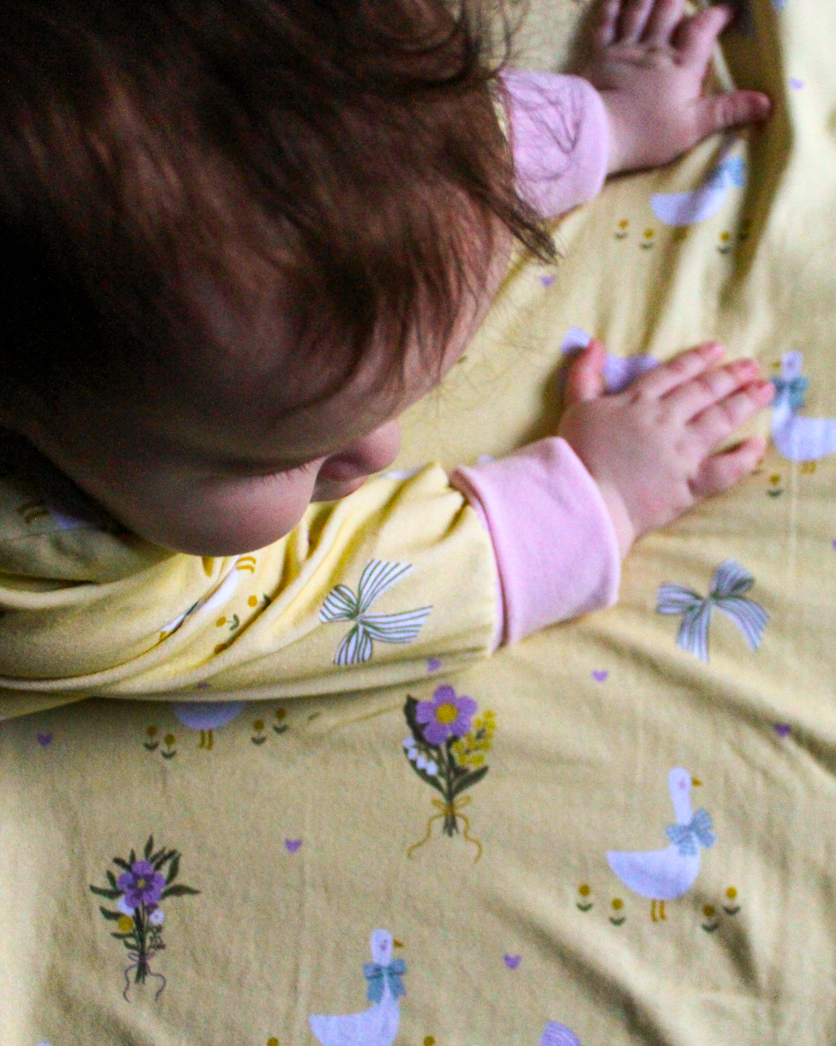 Organic fabric - Gänse und Blümchen yellow