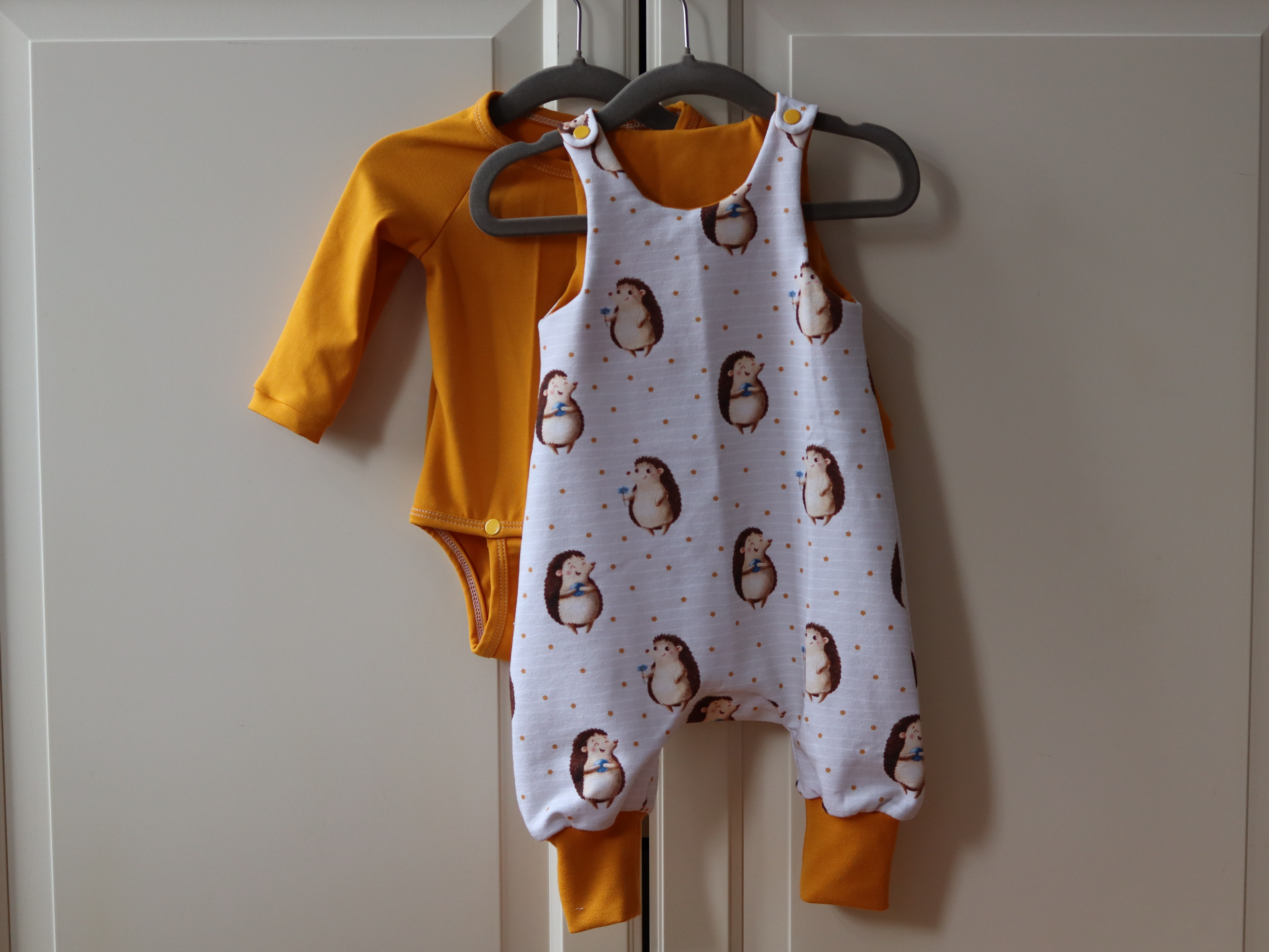 Bio Stoff - Blaubeerigel Punkte sand