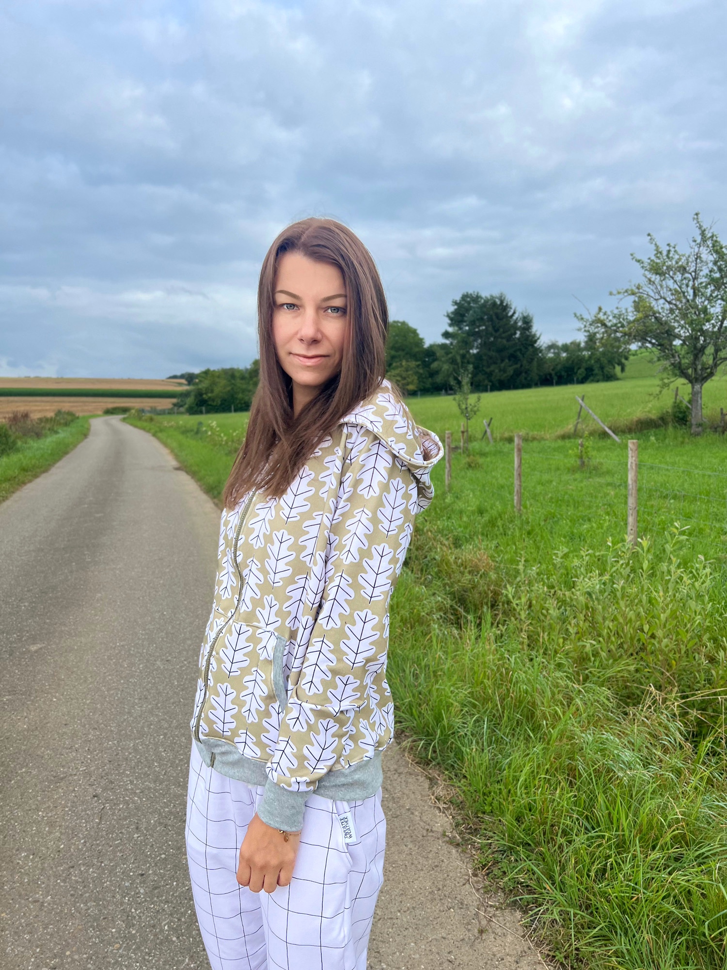 Bio Summersweat Stoff  -  Eichenblatt Senfgelb  - KathrinWoo, Bäume & Palmen, Herbst, senf, Breite 150 cm