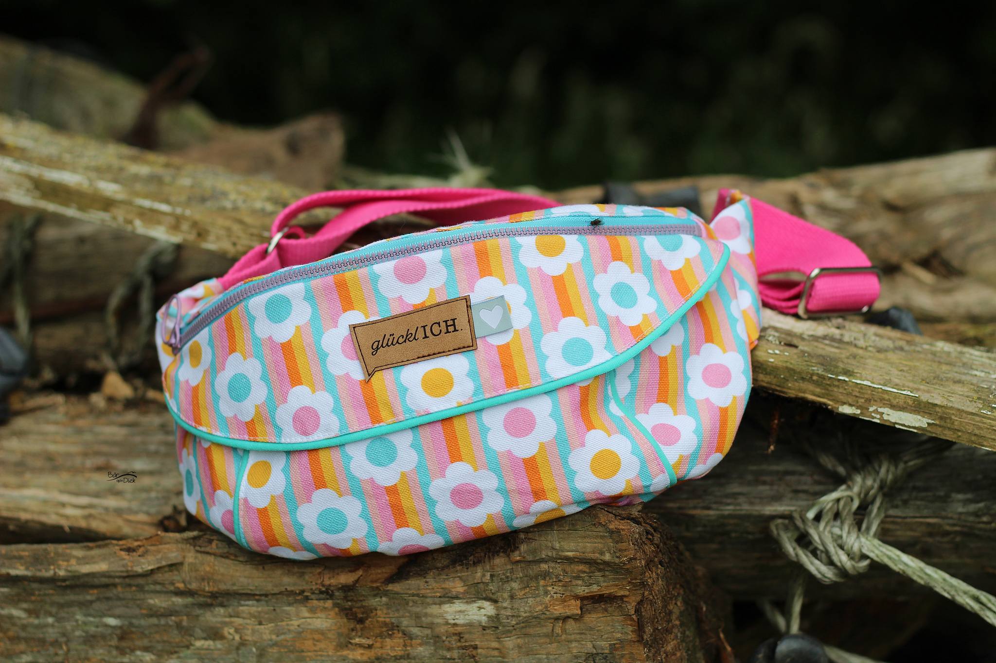 Bio Webware Stoff  -  Happy  - Fummelhummel, bunt, Floral & Blumen, Sommer, 100% Bio-Baumwolle
