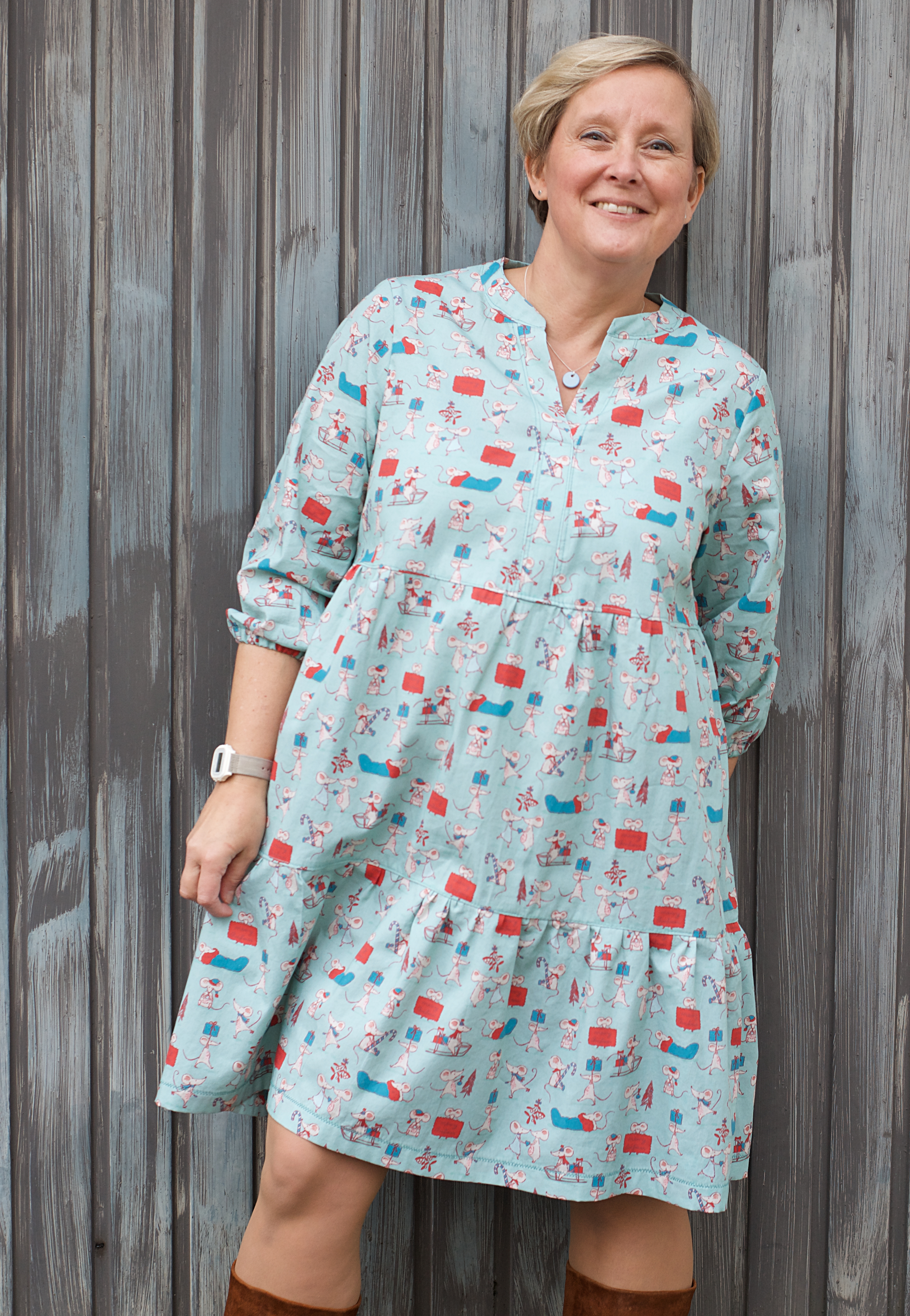 Bio Webware Stoff  -  Die Weihnachtsmaus  - Sanktwerk, Tiere, rot, 100% Bio-Baumwolle