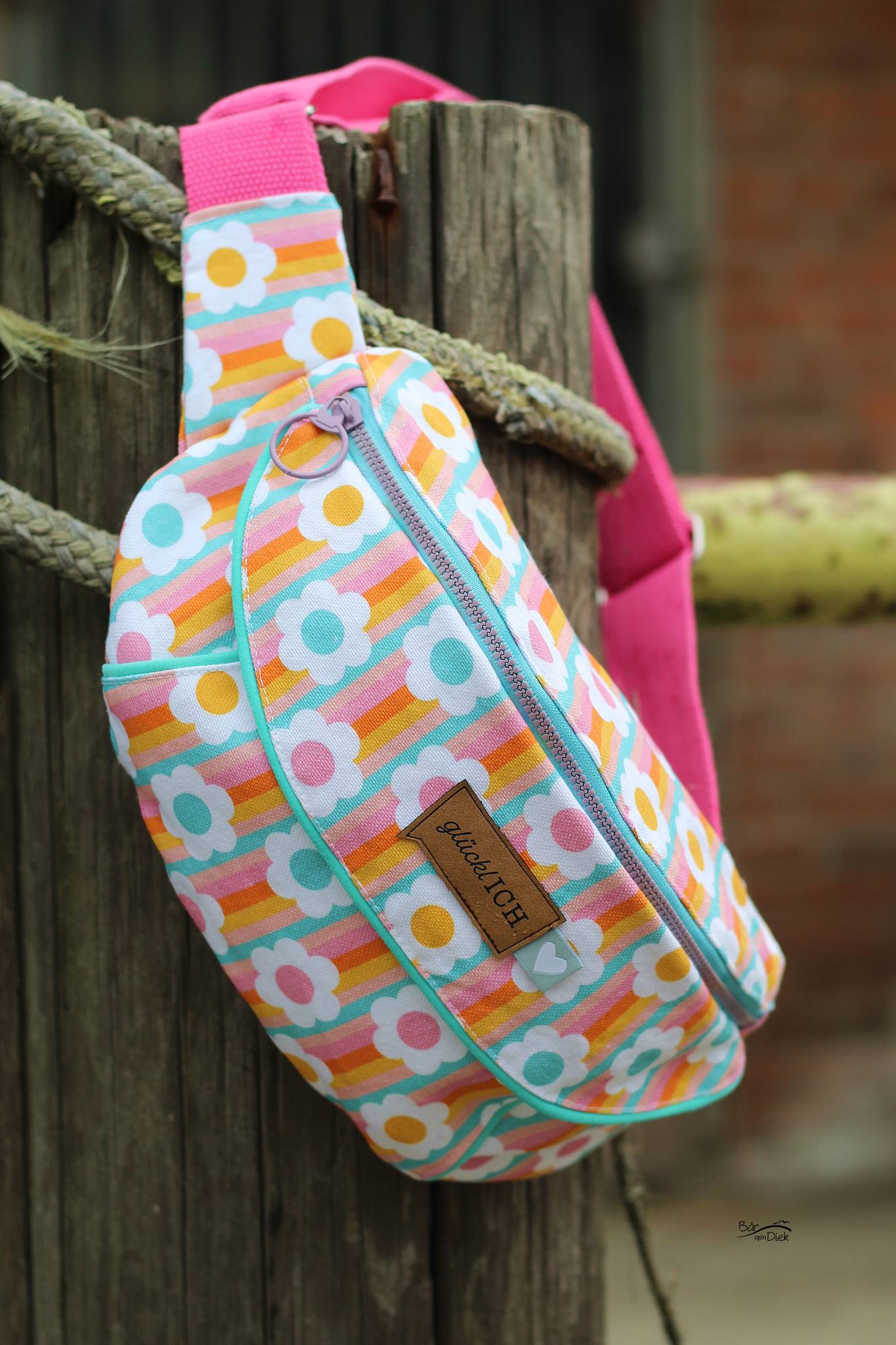 Bio Webware Stoff  -  Happy  - Fummelhummel, bunt, Floral & Blumen, Sommer, 100% Bio-Baumwolle
