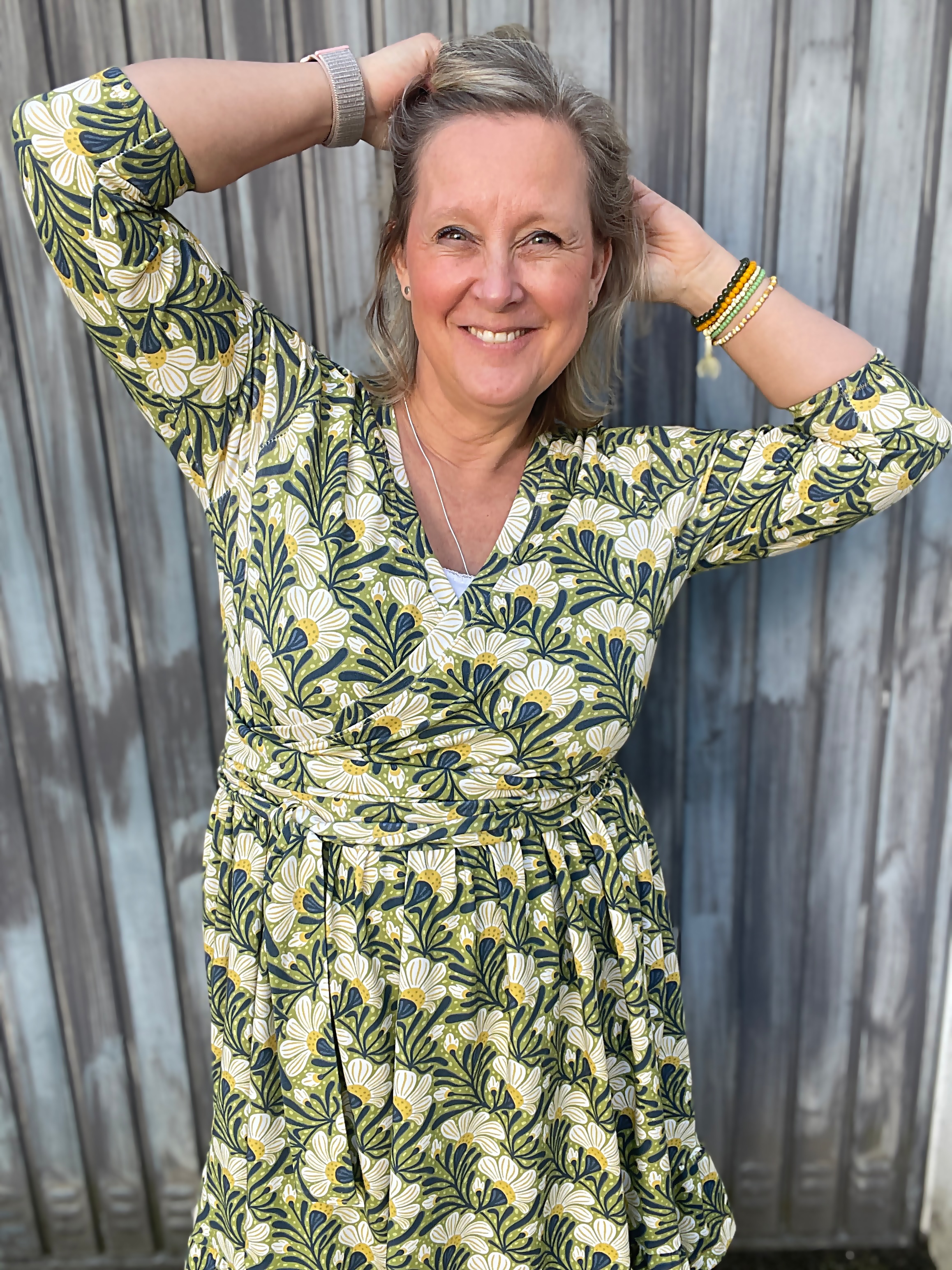 Bio Stoff - Morgenlicht Blumenranke dunkelblau