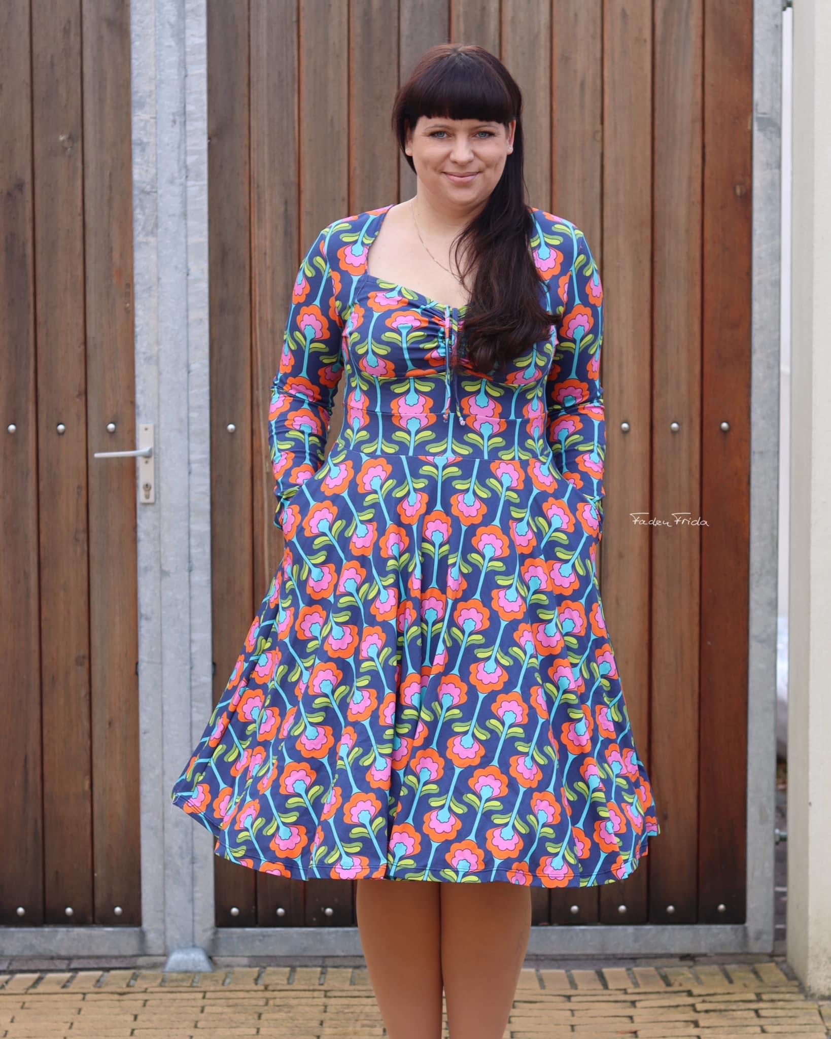 Bio Jersey Stoff  -  Bloomen  - Fummelhummel, Floral & Blumen, blau, Breite 150 cm