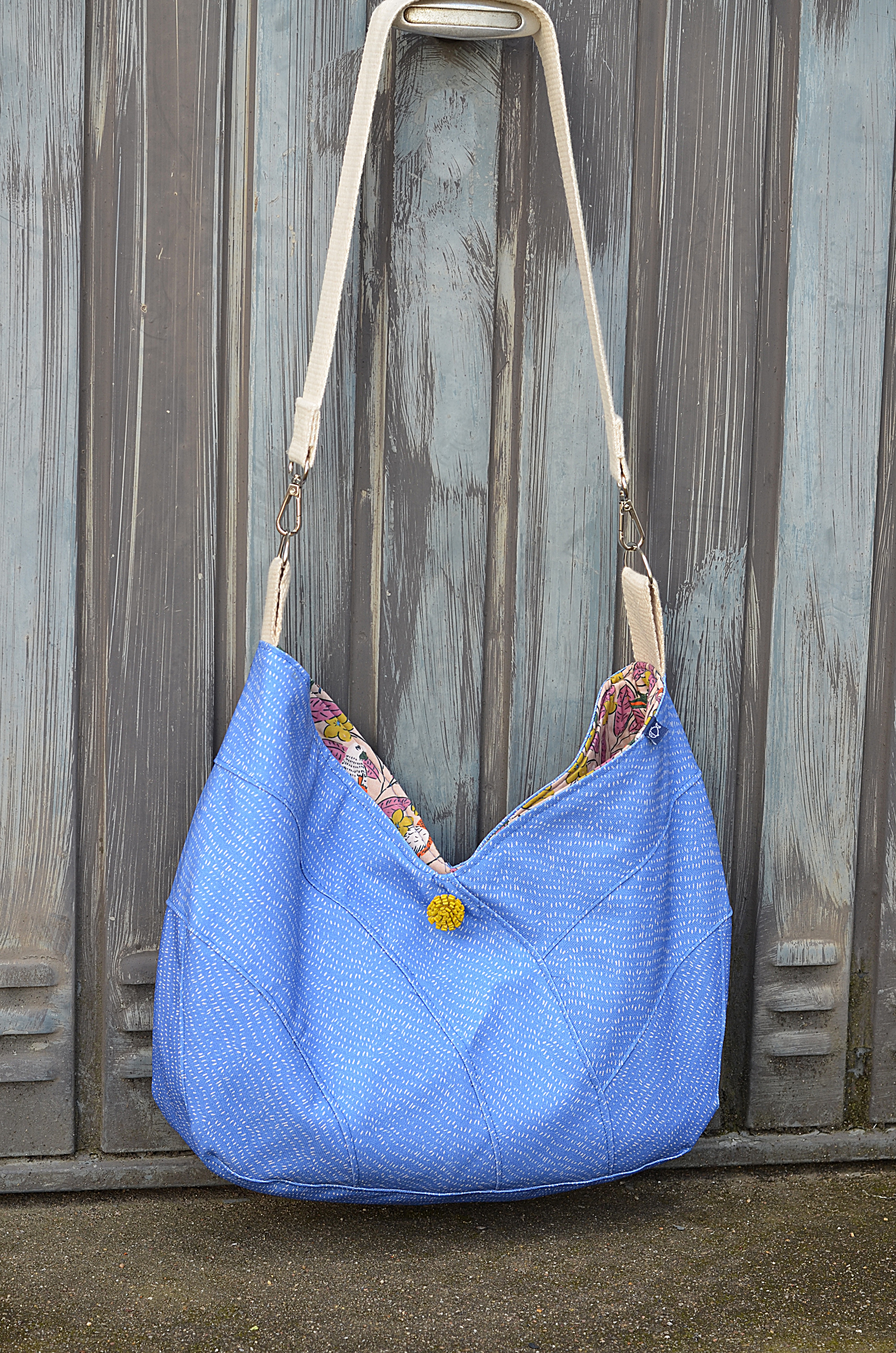 Organic fabric  -  Parrot Pattern Plumage