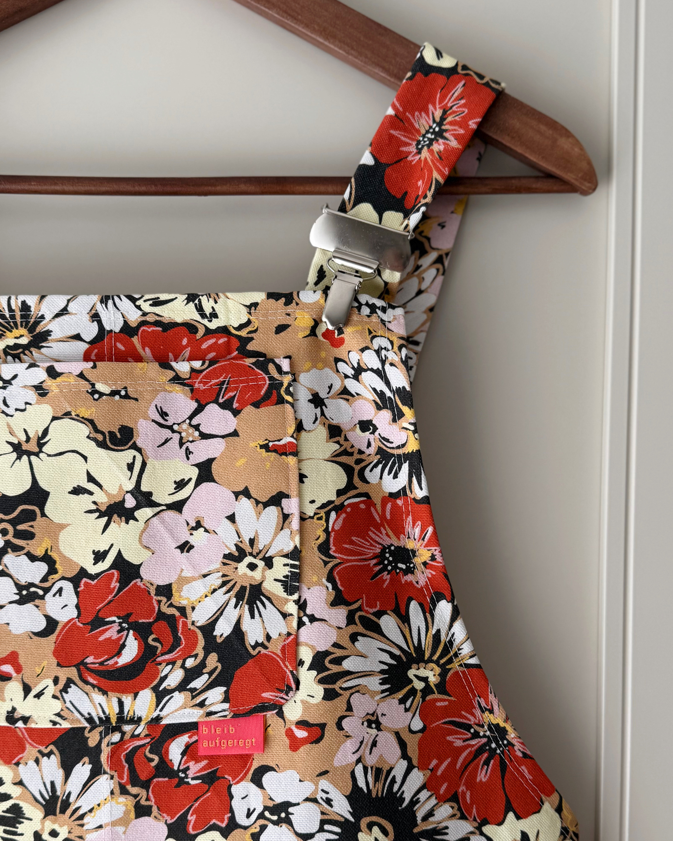 Organic fabric - Retro Blumenwiese red