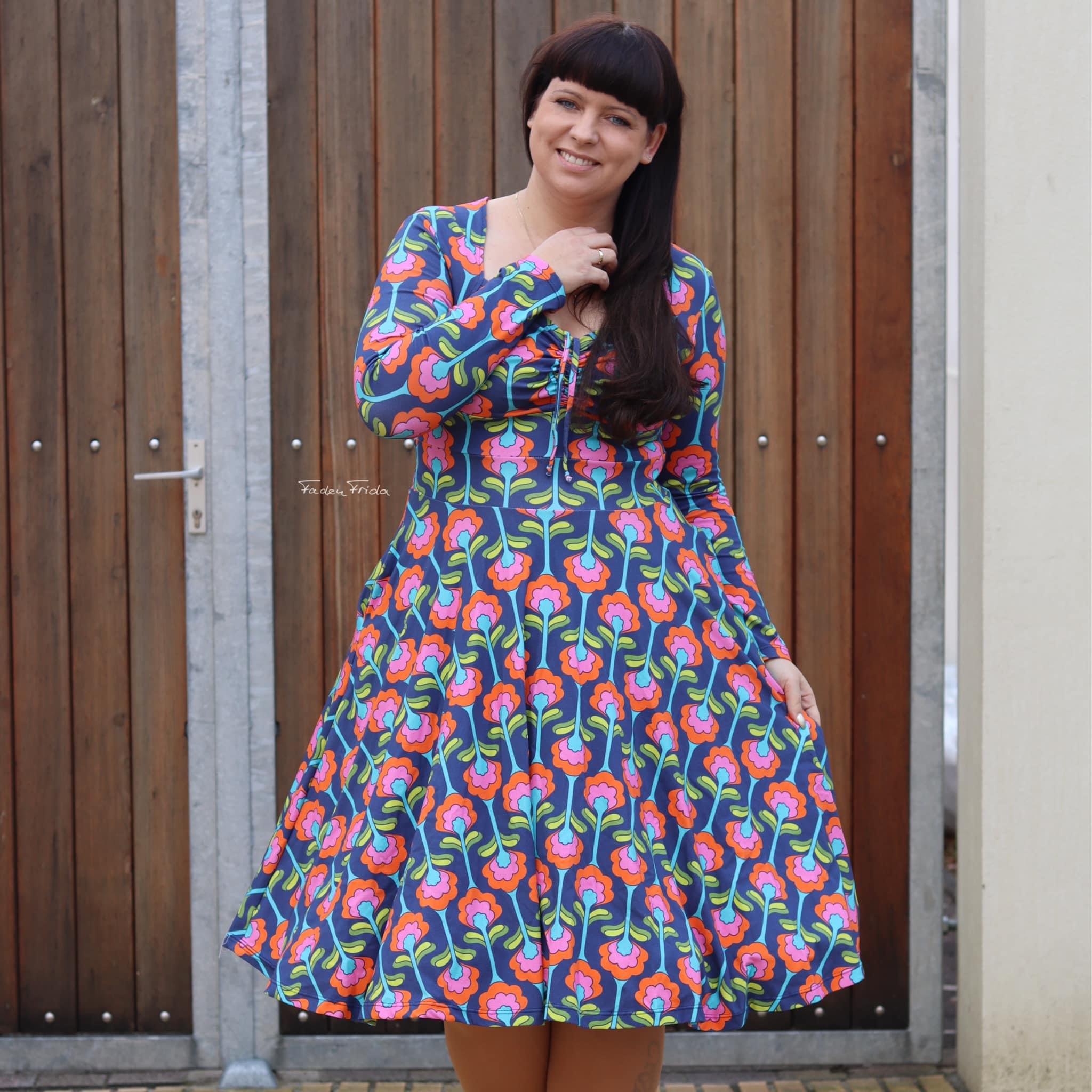 Bio Jersey Stoff  -  Bloomen  - Fummelhummel, Floral & Blumen, blau, Breite 150 cm