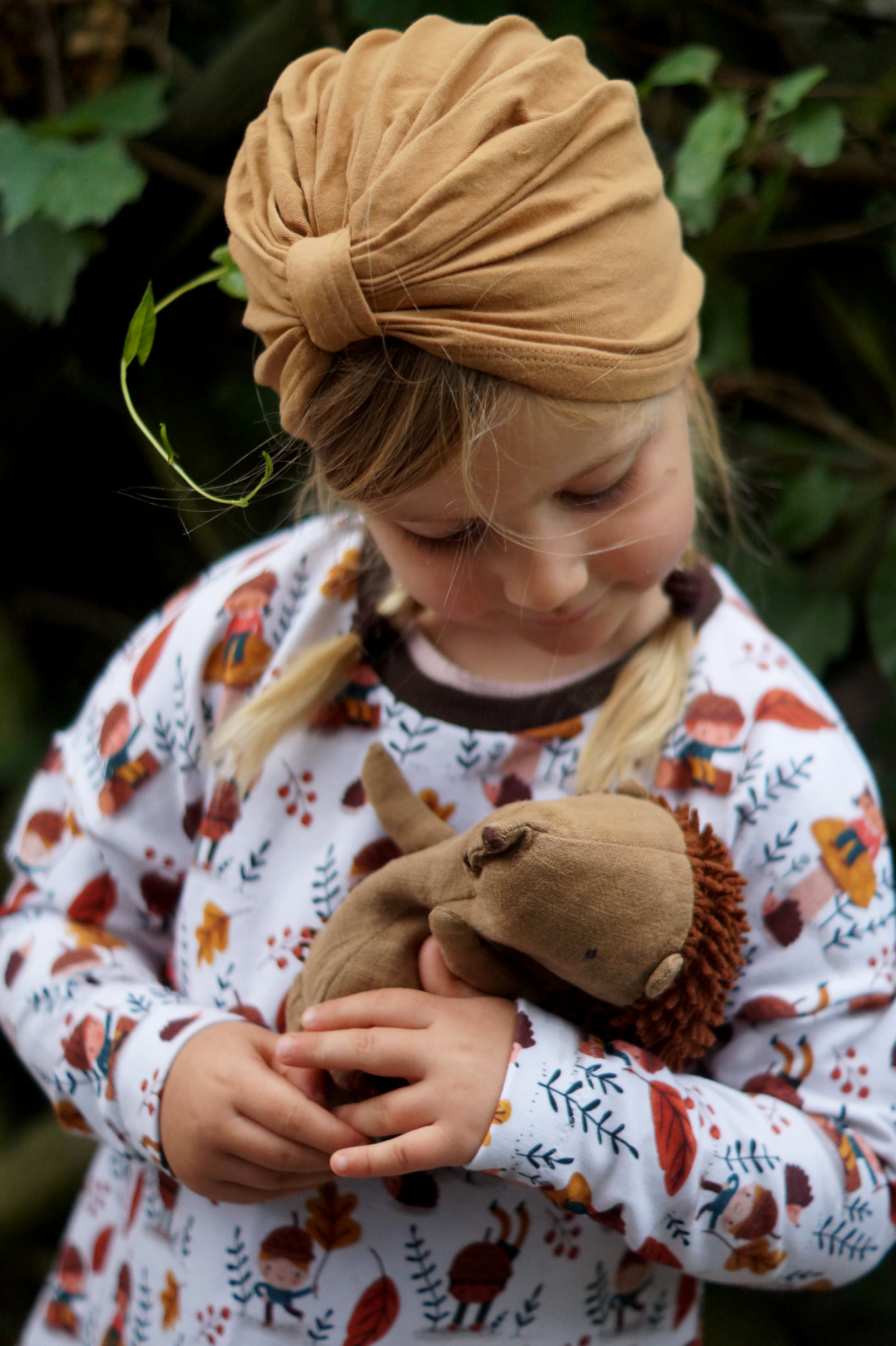Bio Webware Stoff  -  Fun In The Fall  - Bora, Tiere, creme, Blätter & Ranken, 100% Bio-Baumwolle