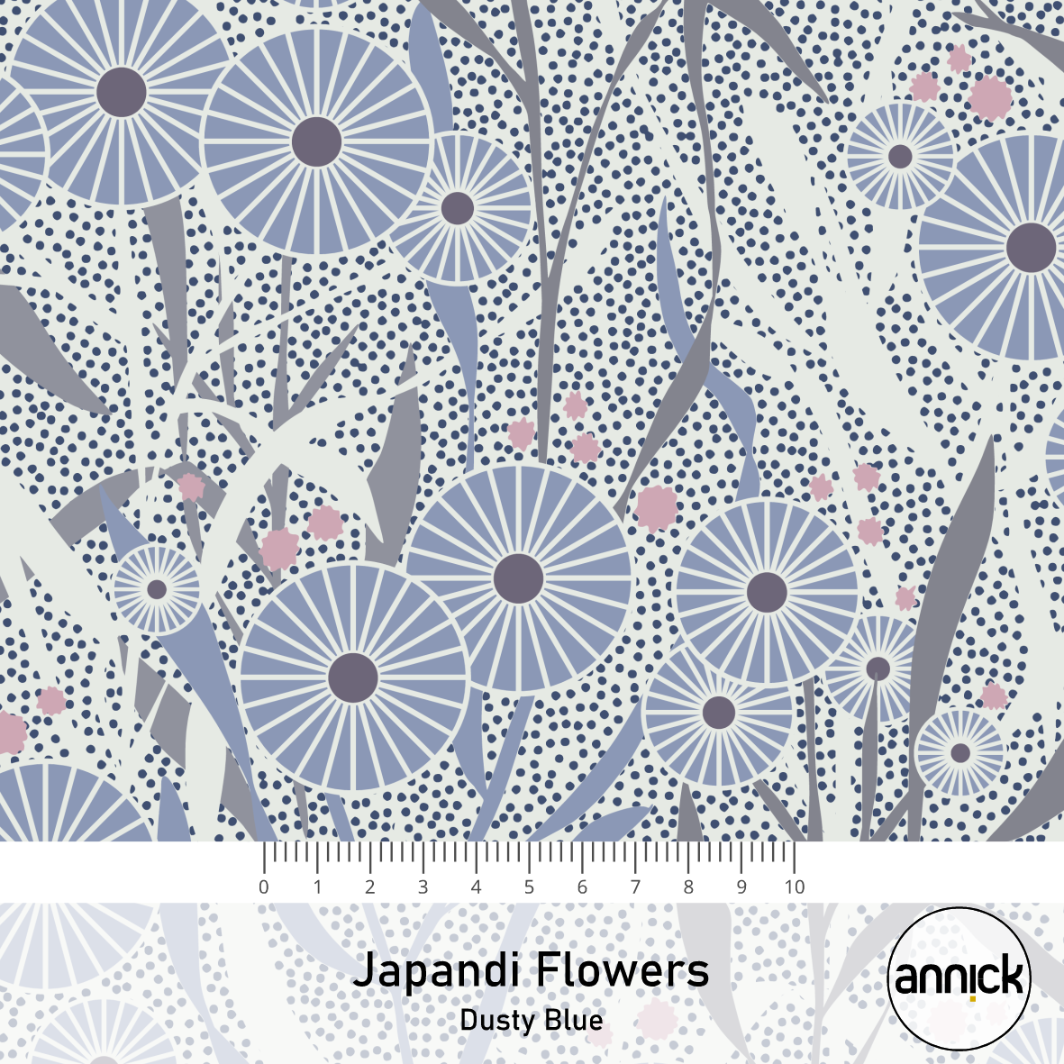 Bio Stoff - Japandi Flowers Dusty Blue von Annick in blau Bio Stoff - Japandi Flowers Dusty Blue von Annick in blau