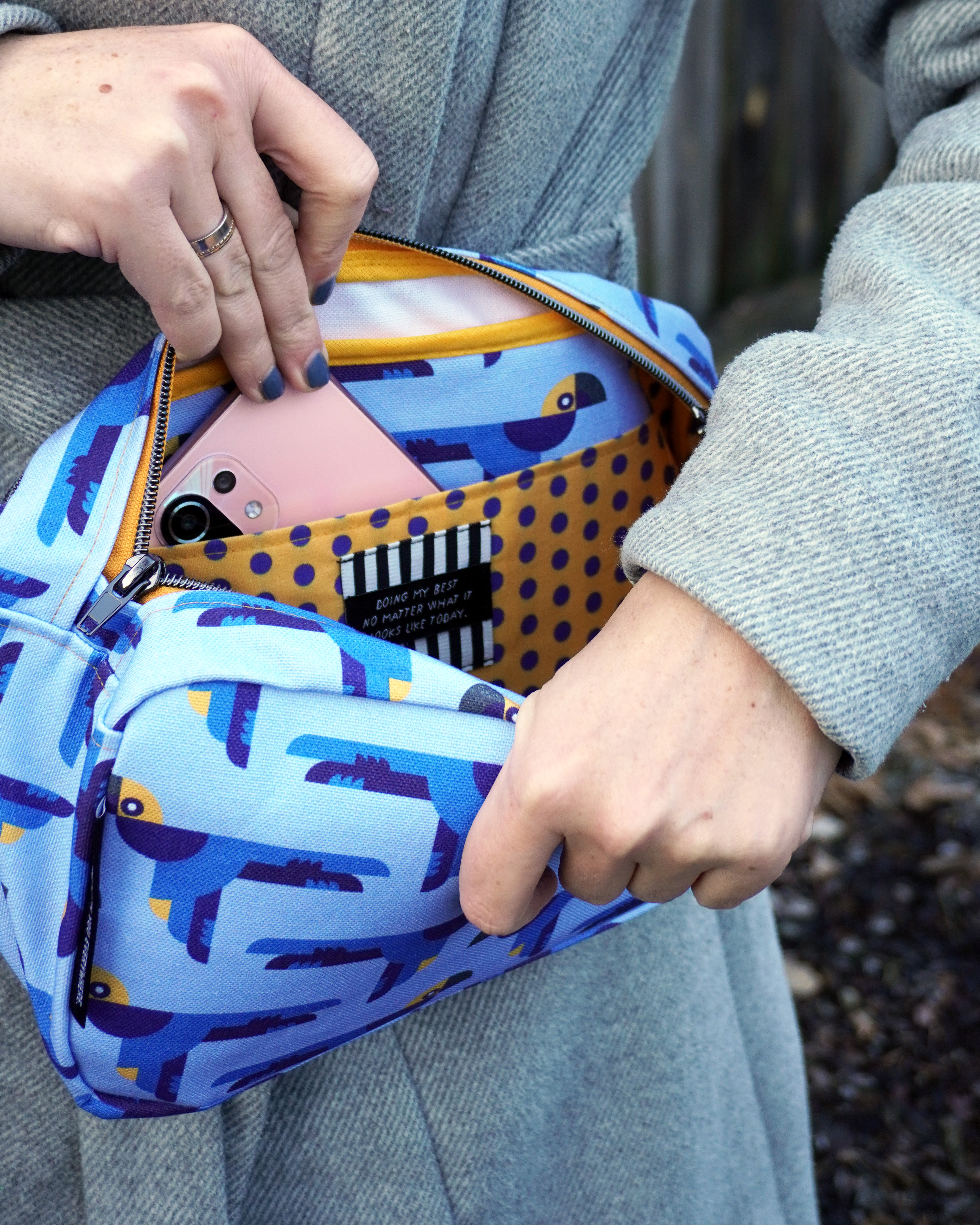 Bio Stoff - Geo Flight Papagei Ara fliegt