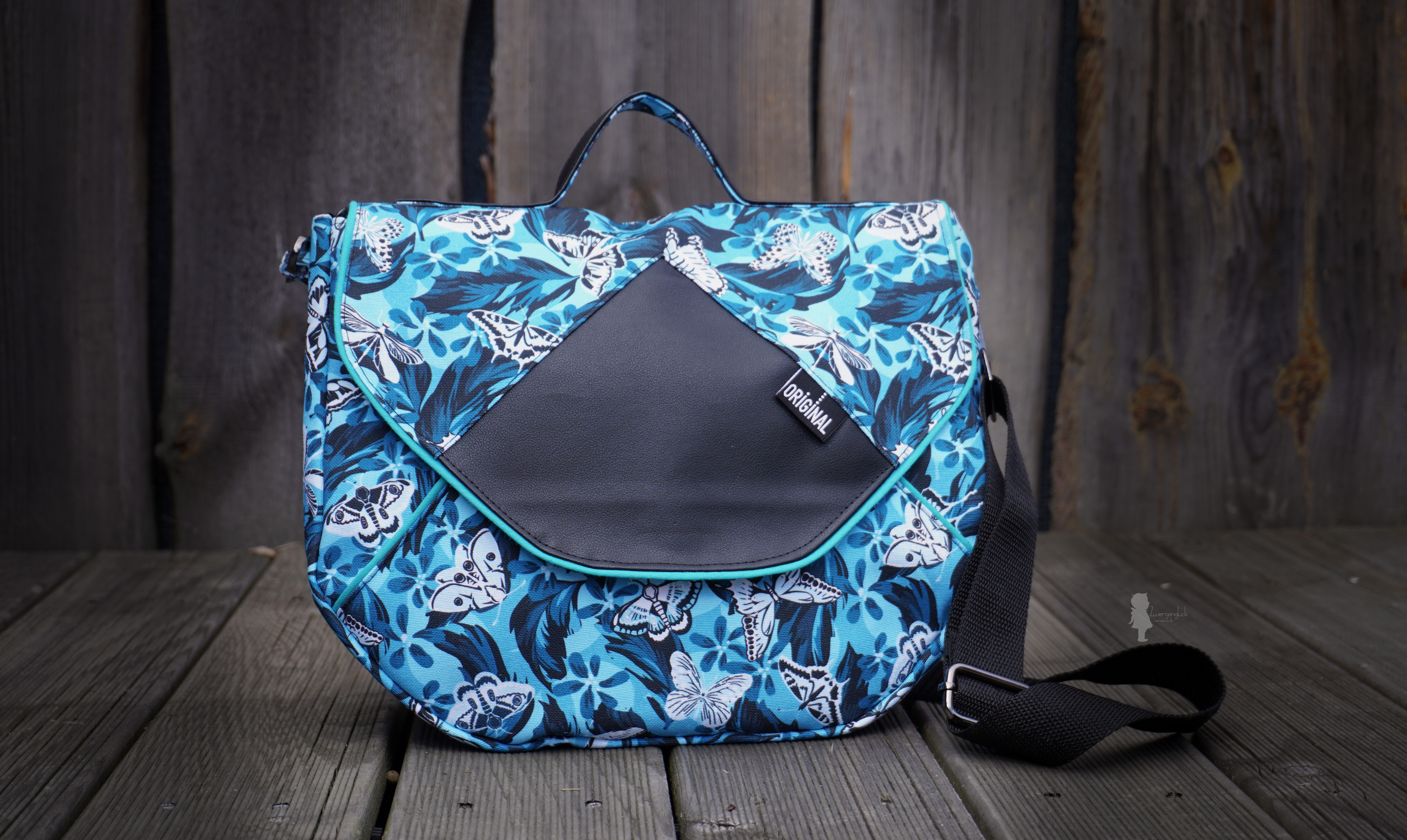Bio Stoff  - Vibrant Monochrome Butterfly Meadow cyan