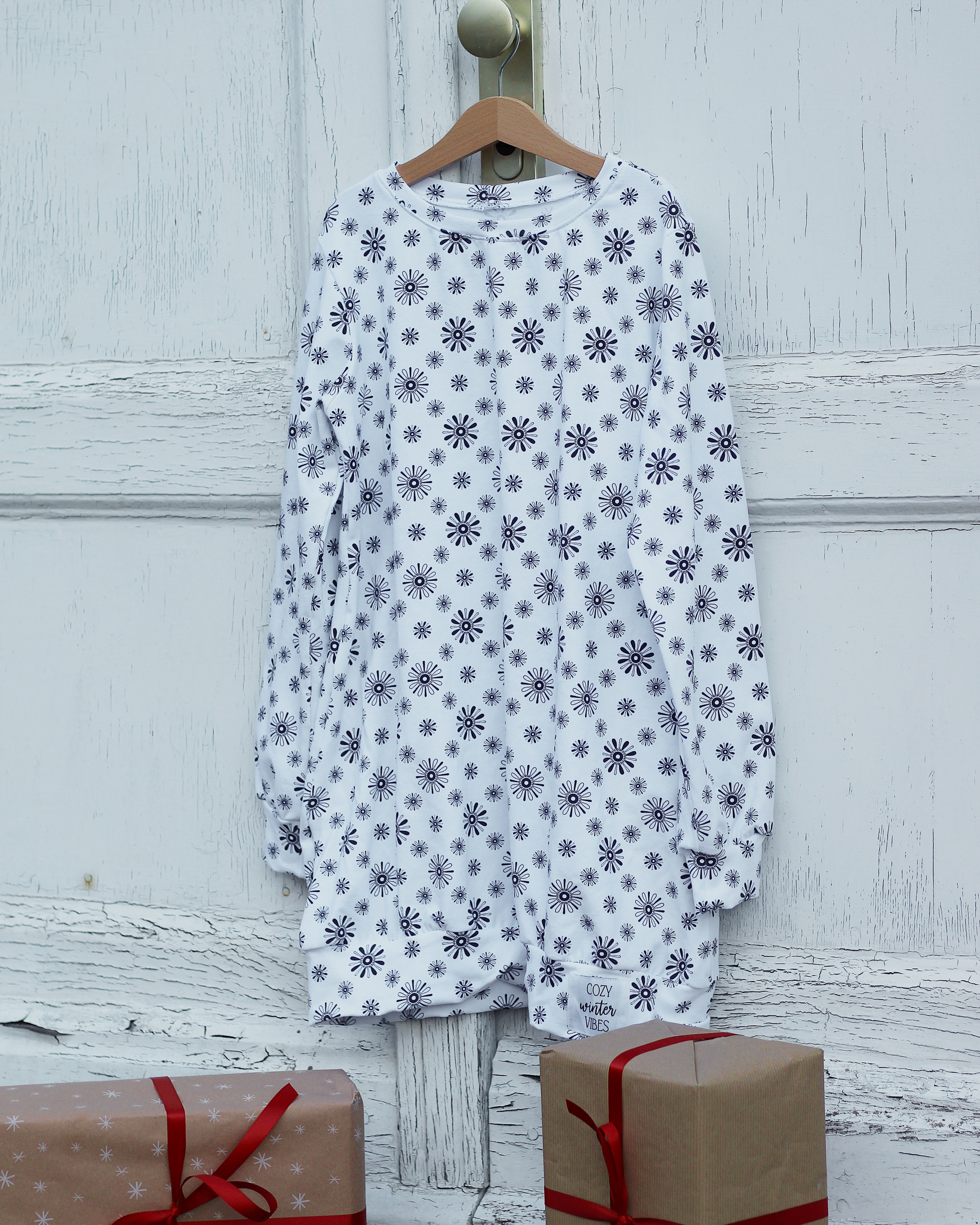 Organic Fabric - Scandi Ornaments black