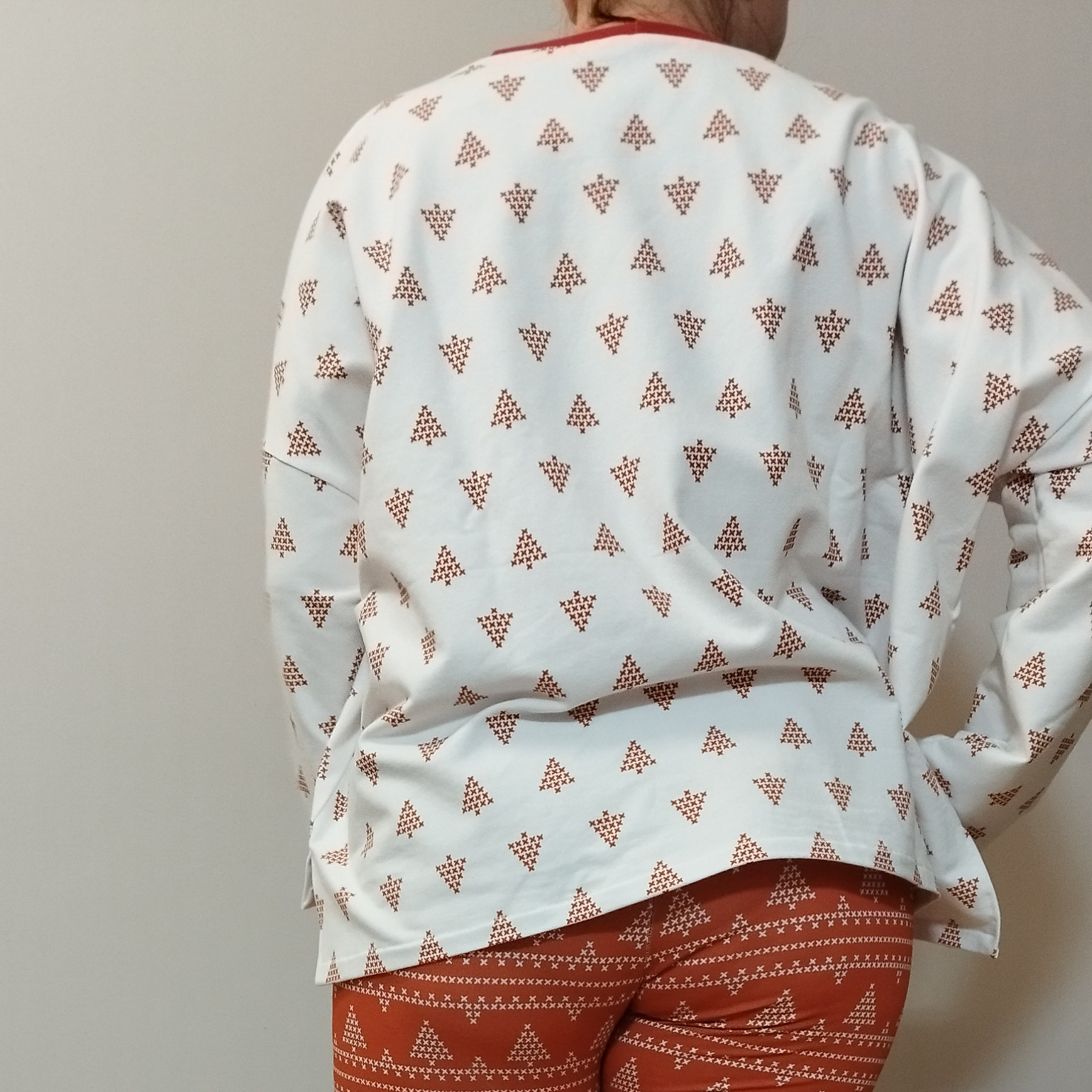 Bio Stoff - Kreuzstich Bäume ecru, rot 