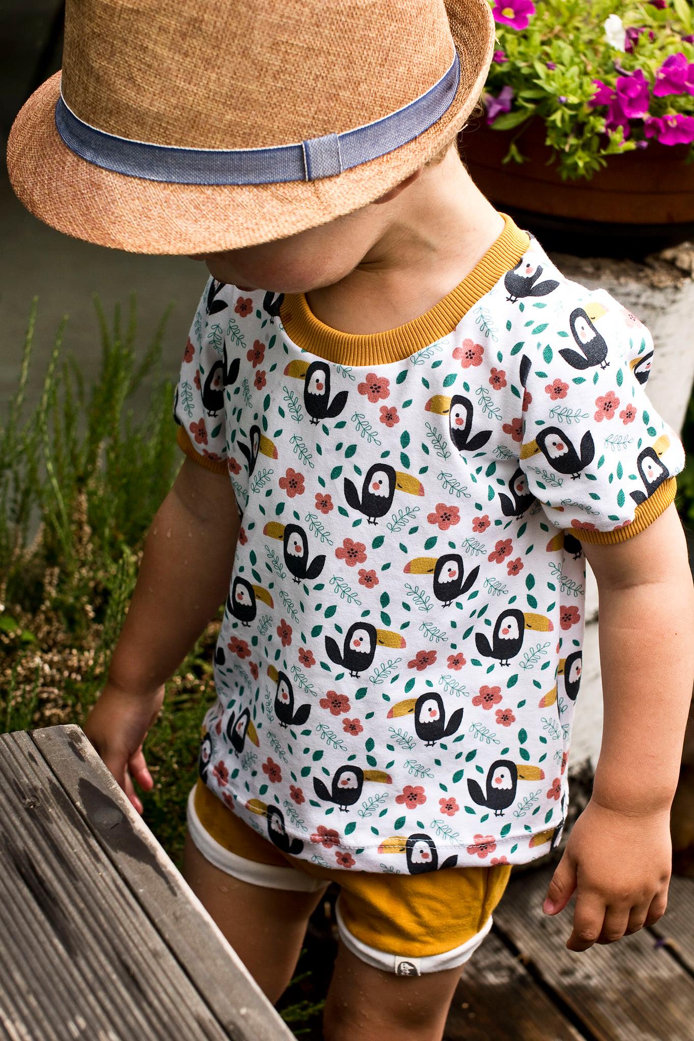 Organic fabric  -  Toecan Love