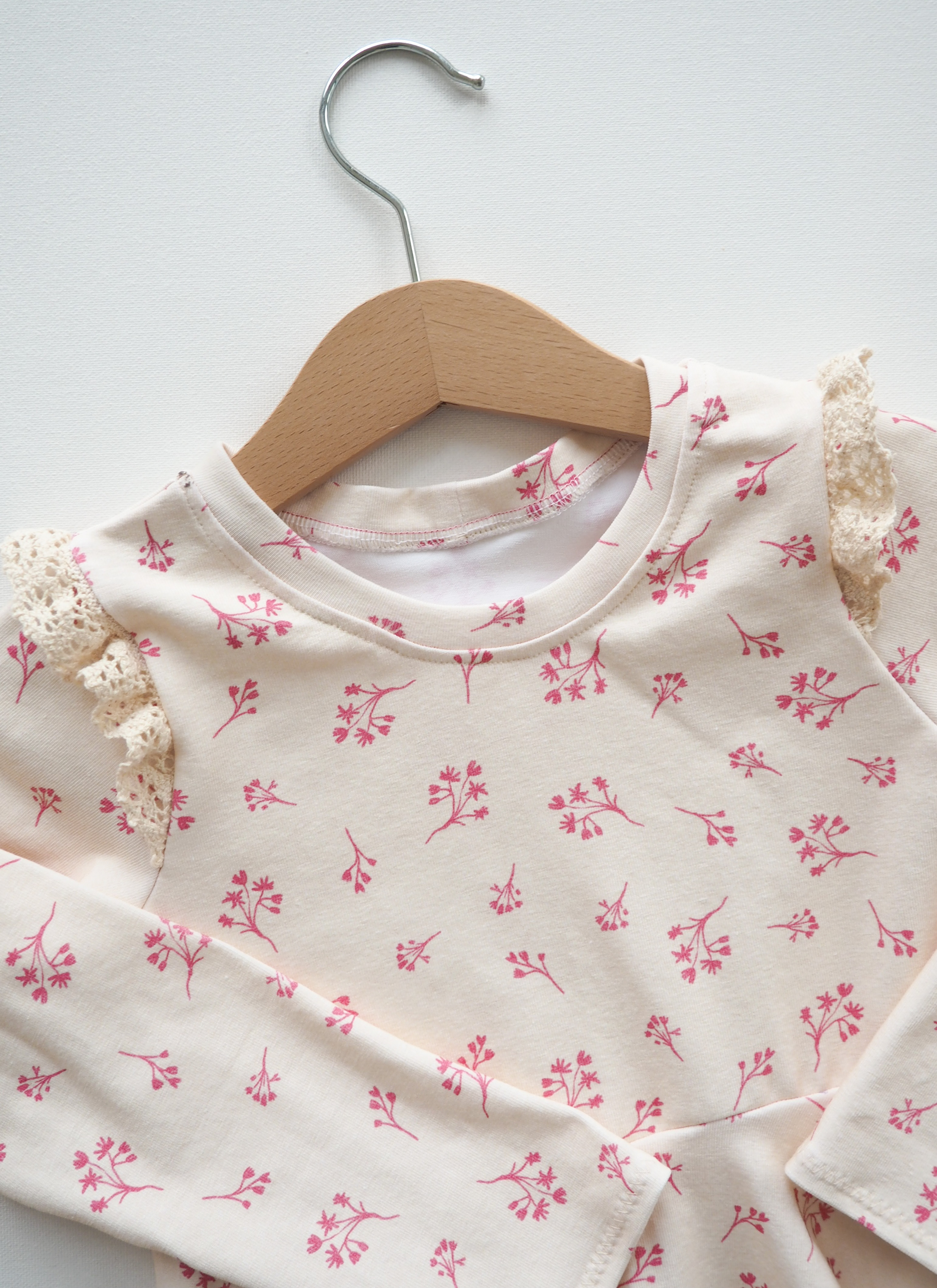 Bio Stoff - Ditsy Flower Sketch pink